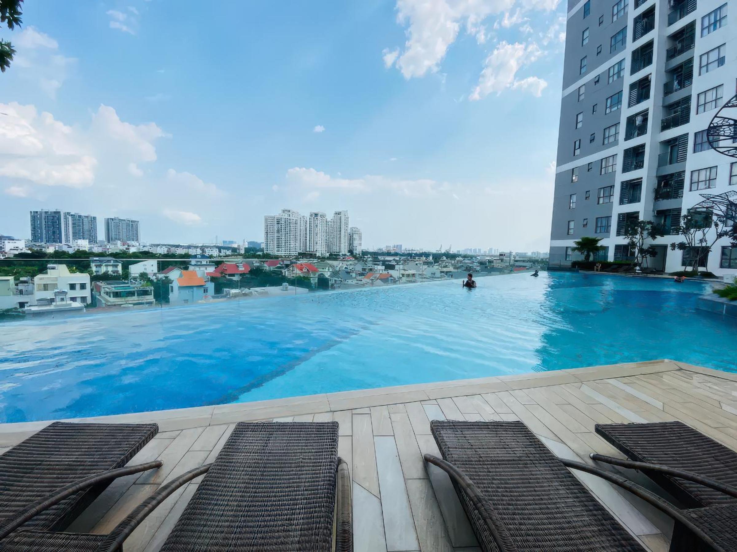The Sun Avenue - Lalaland & Chill Sky Pool