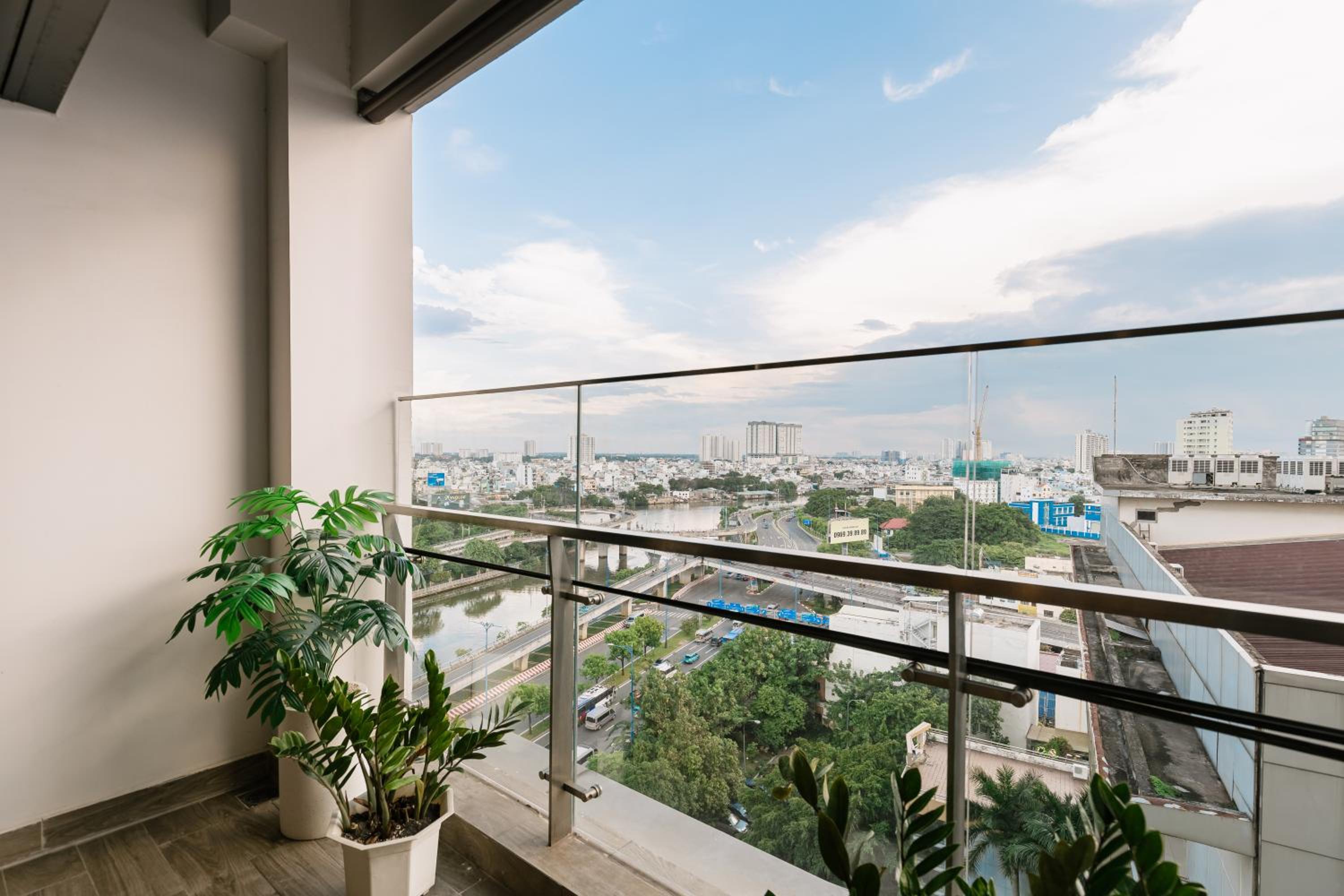 Hotel Exclusive D1mension in District 1 3BR Apartment FreePoolSaunaGym - Image 1