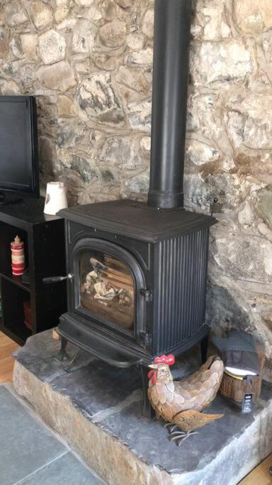 Stone Wall Cottage view 3