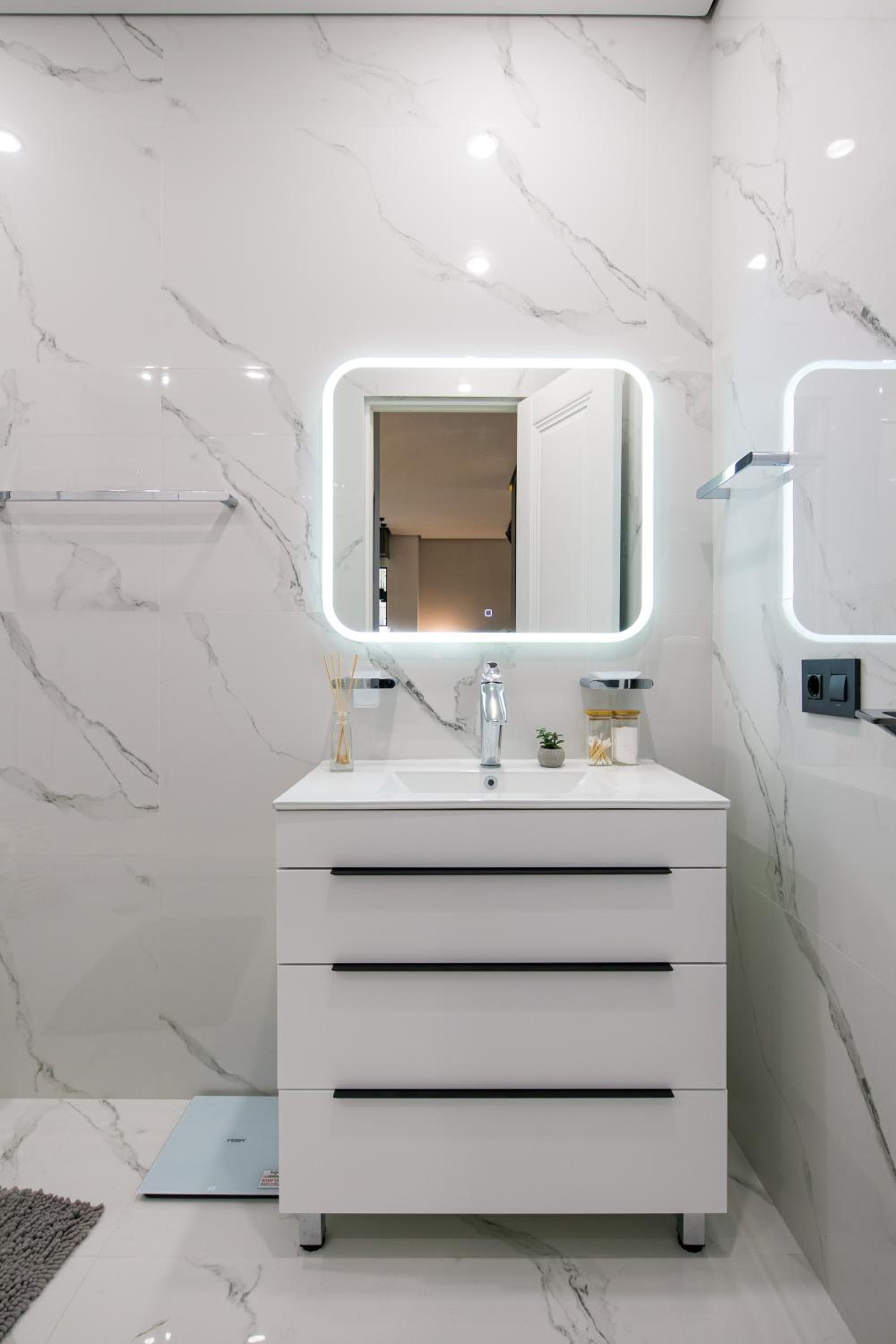 hotelise I Marble Apartment