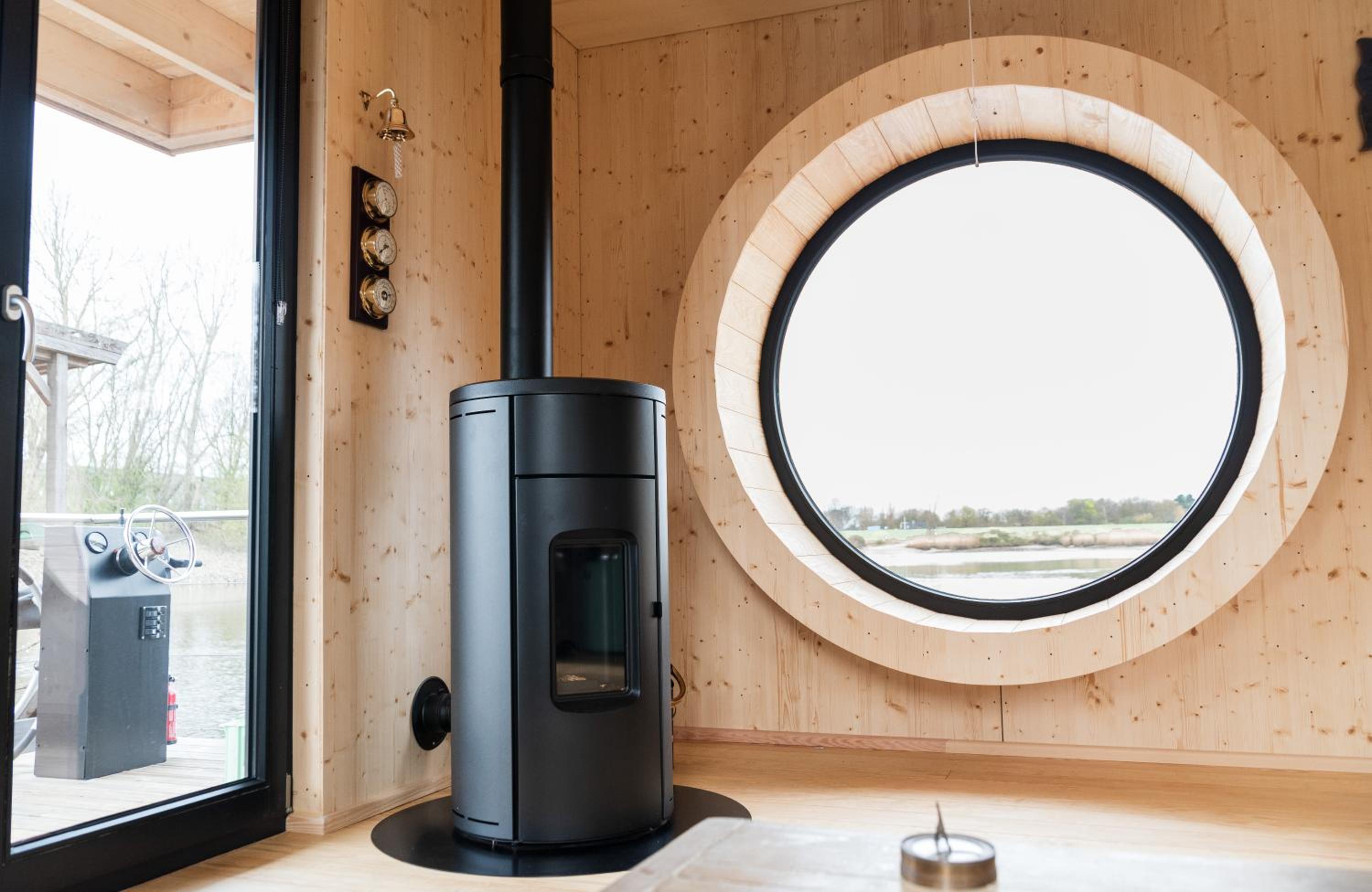 Komfort-Hausboot DIVA mit Kamin