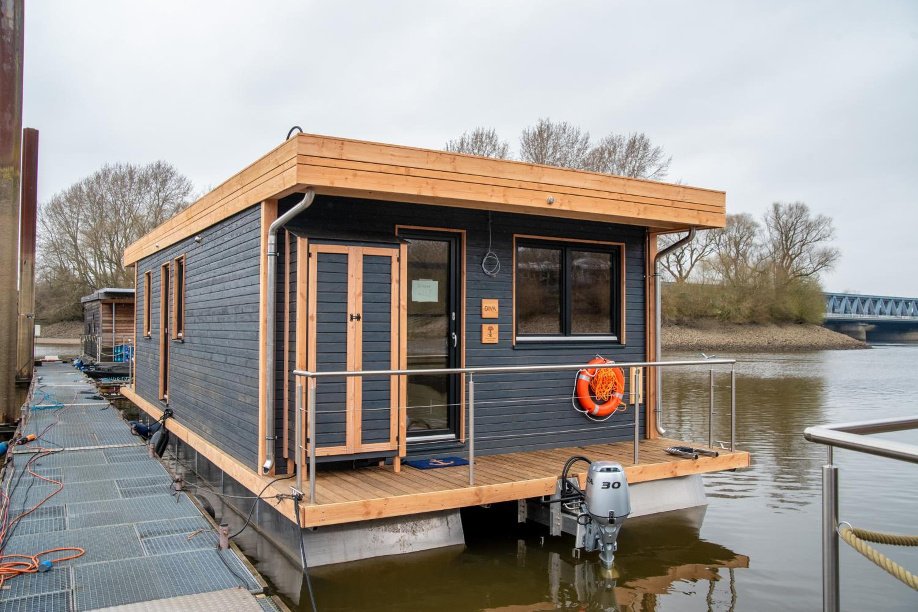 Komfort-Hausboot DIVA mit Kamin