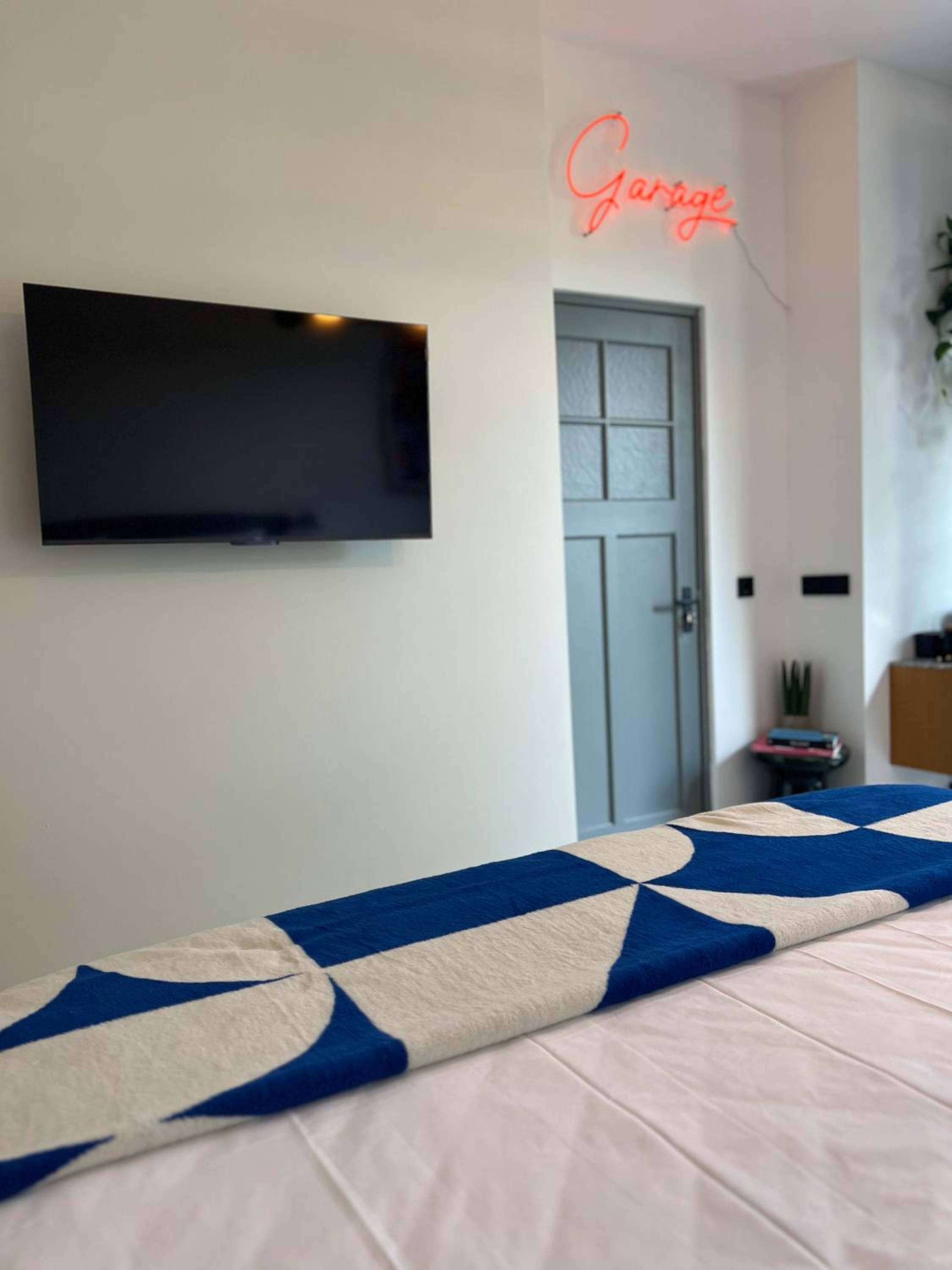 Garage BnB