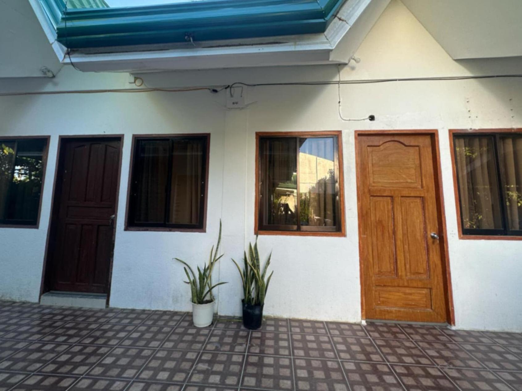 RRJ Bungalow 1Br, 2Aircon 4 minutes walk to the beach view 2