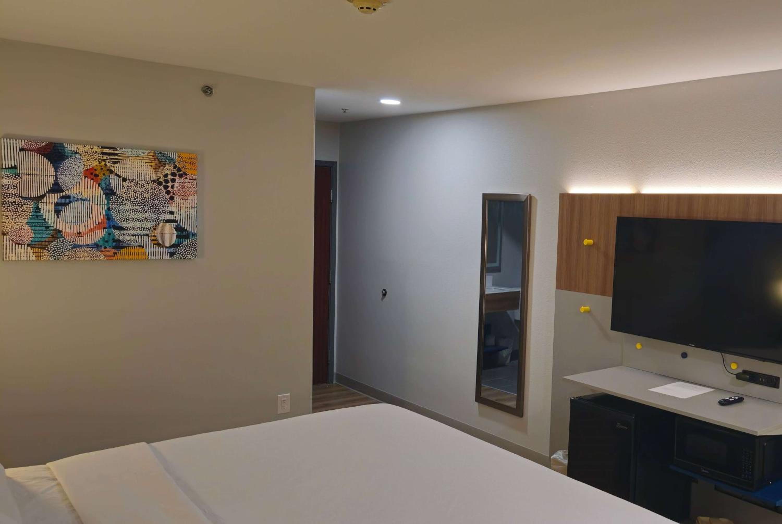 Microtel Inn & Suites by Wyndham Tulsa - Catoosa Route 66