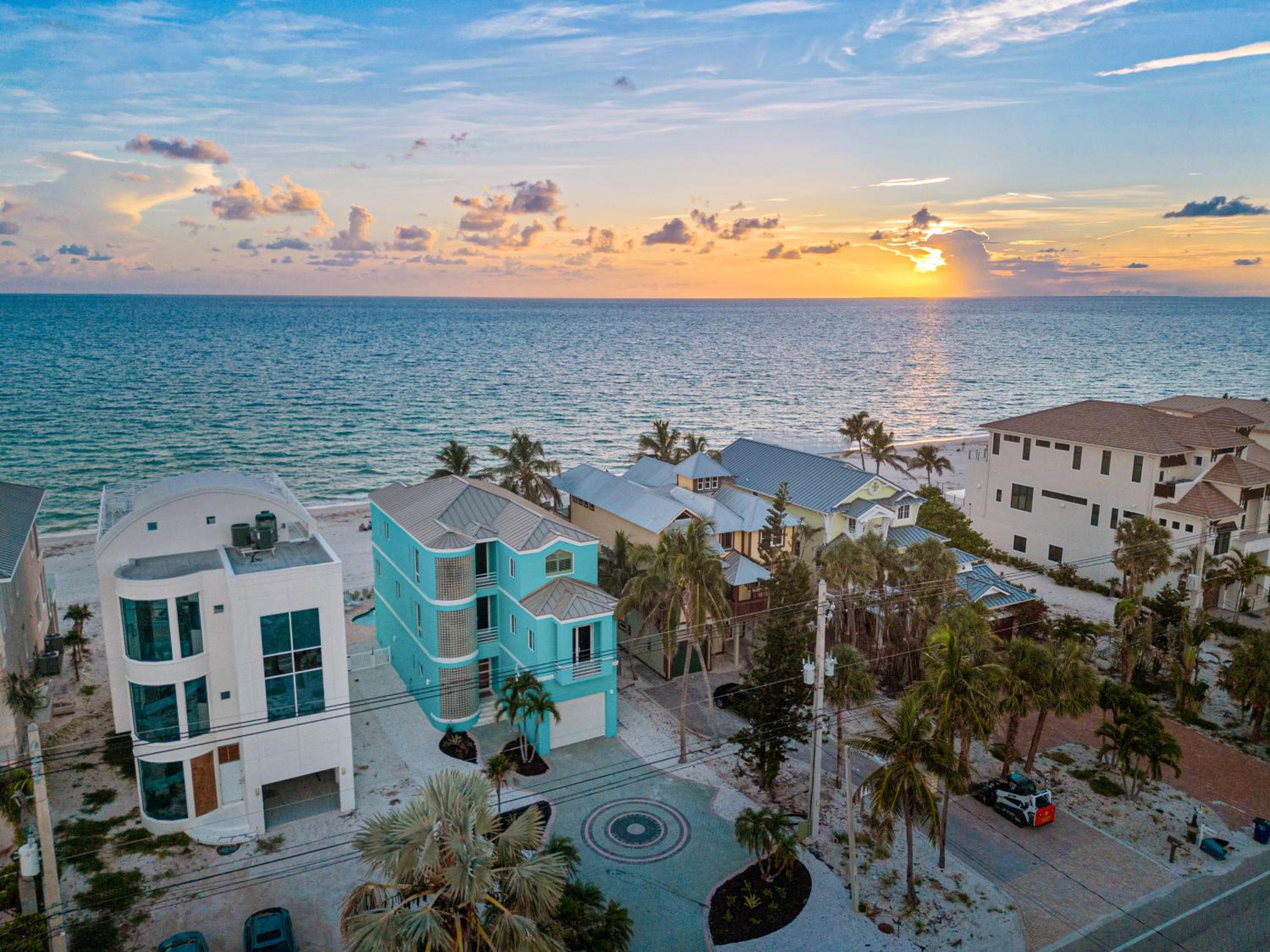Just Renovated, Beachfront Pool Home, Panoramic Gulf Views