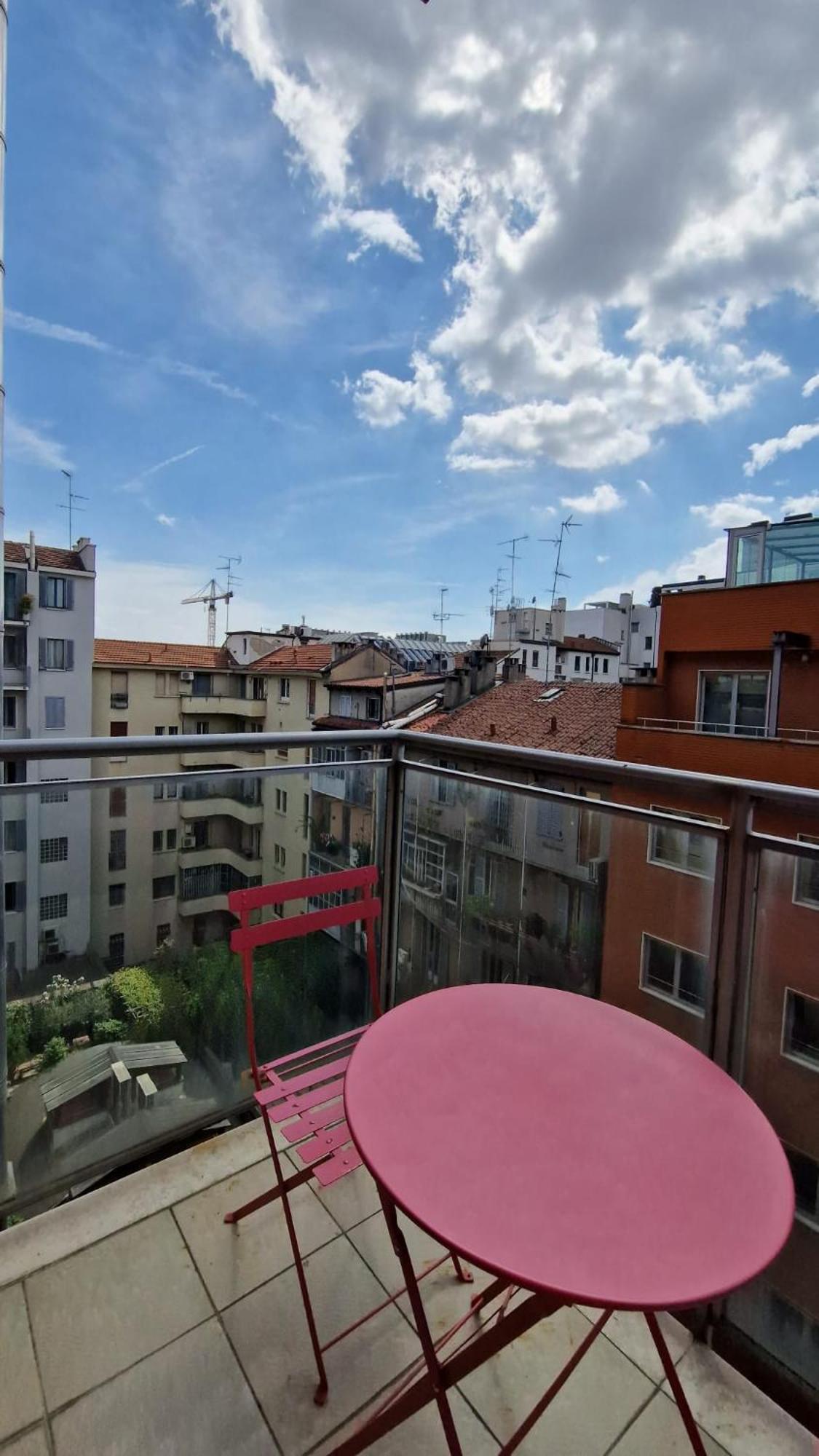 Style Homes en Milan — balance & terrace