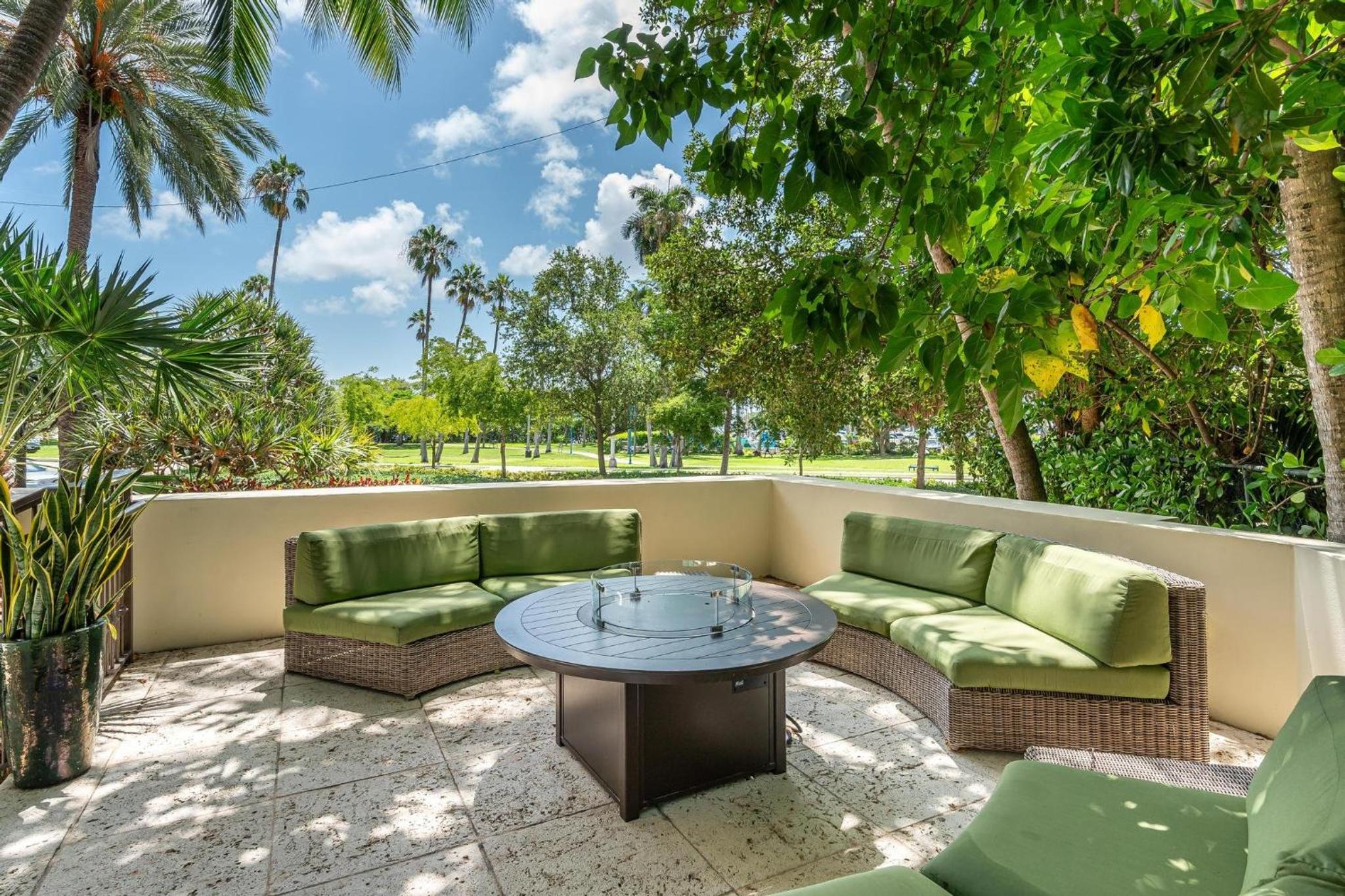 The Palms Coconut Grove 1 bedroom condo includes parking