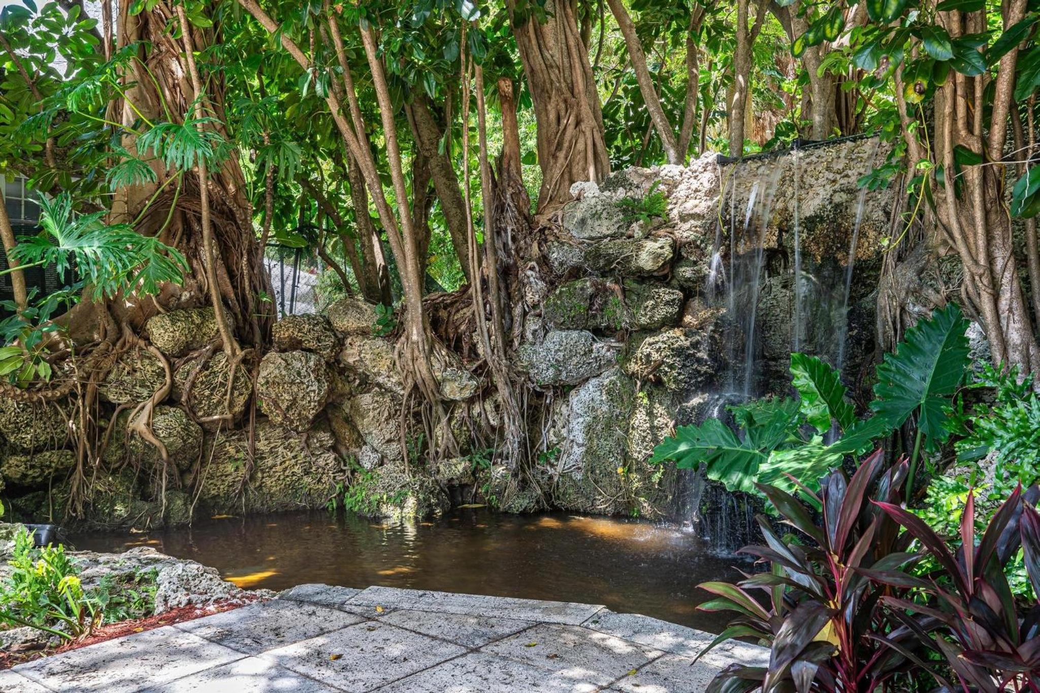 The Palms Coconut Grove 1 bedroom condo includes parking