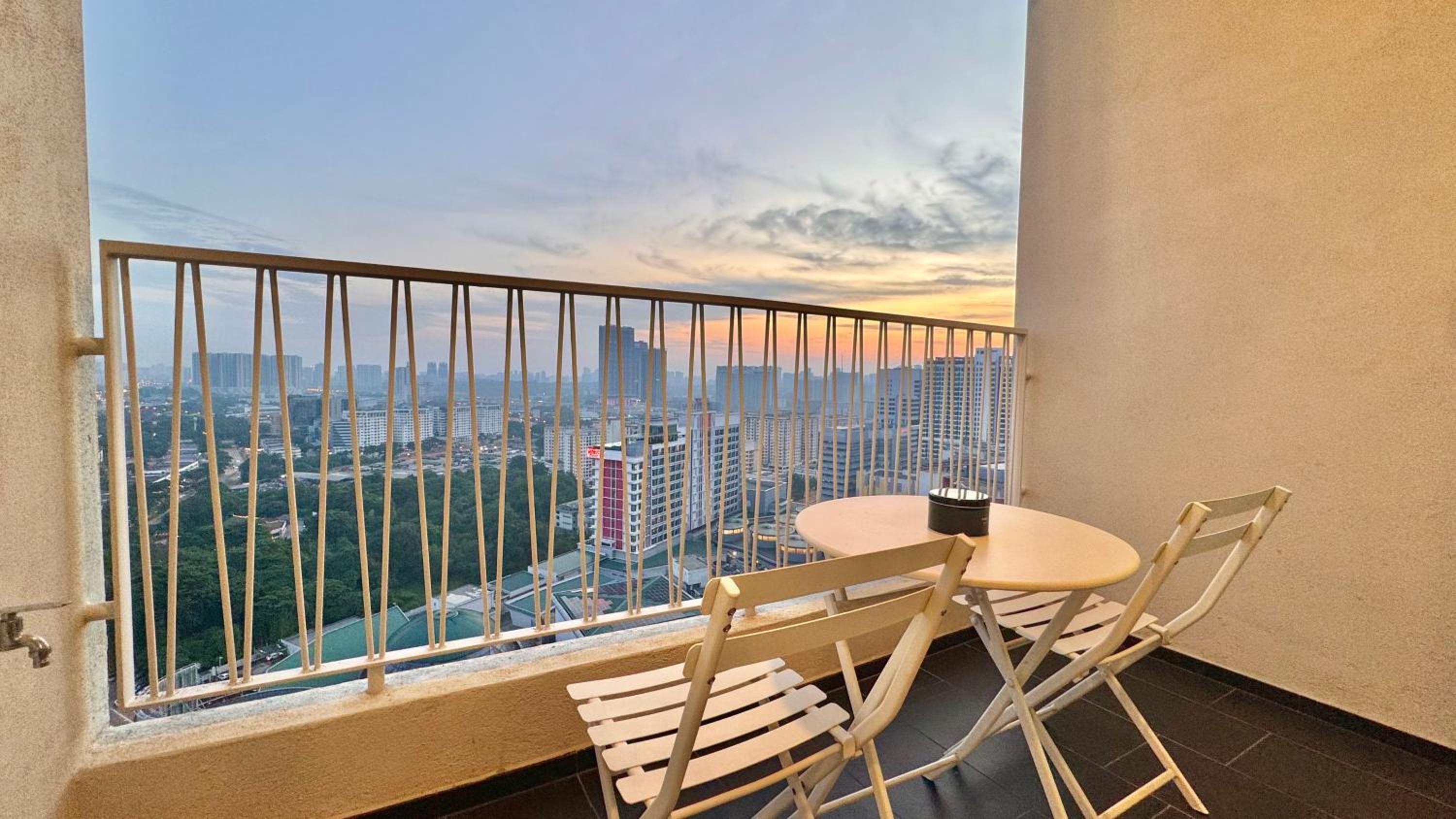 UNA Serviced Apartment by manatidur