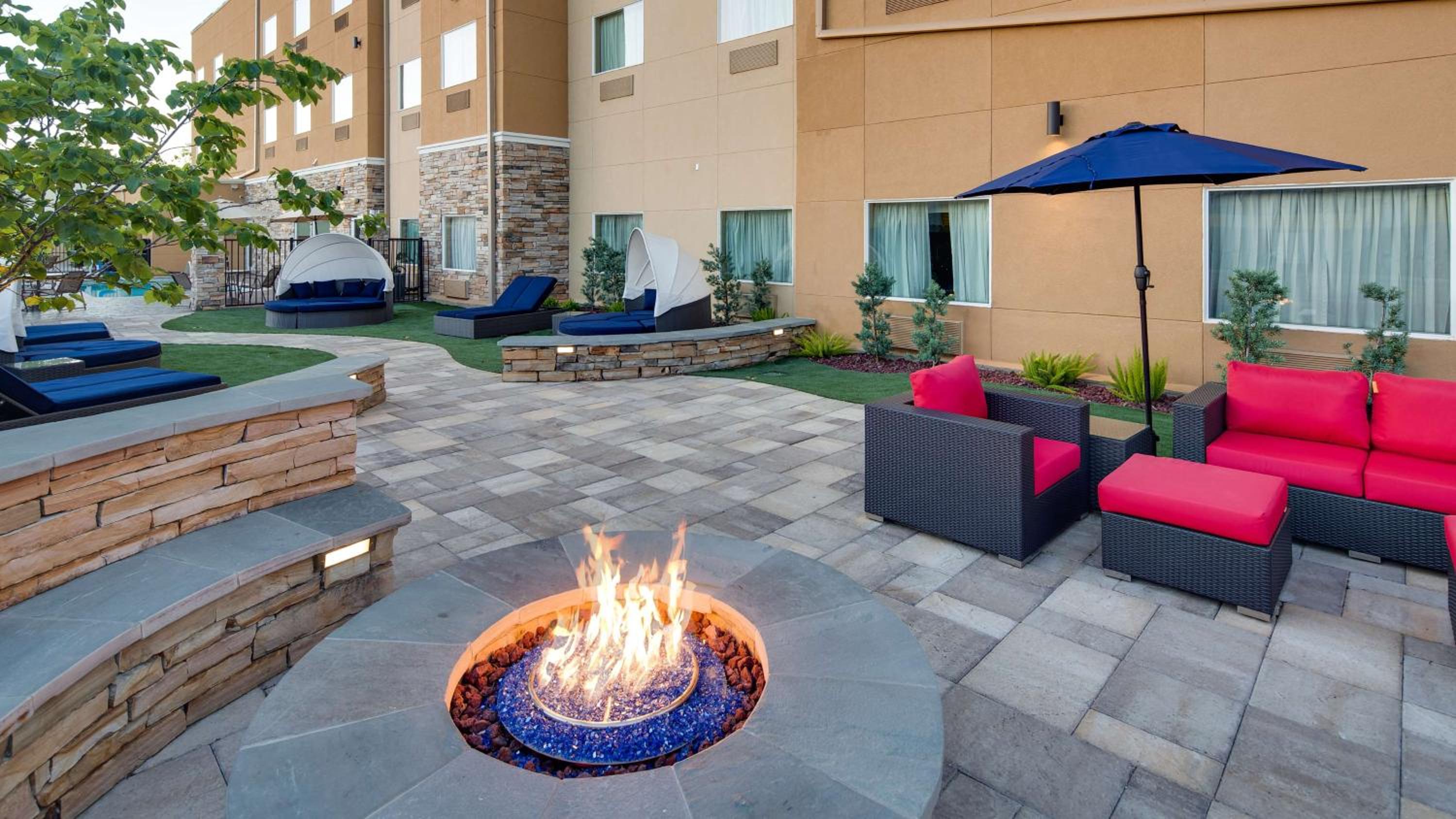 Galveston Vacations - Best Western Plus Lake Jackson Inn  Suites - Property Image 3