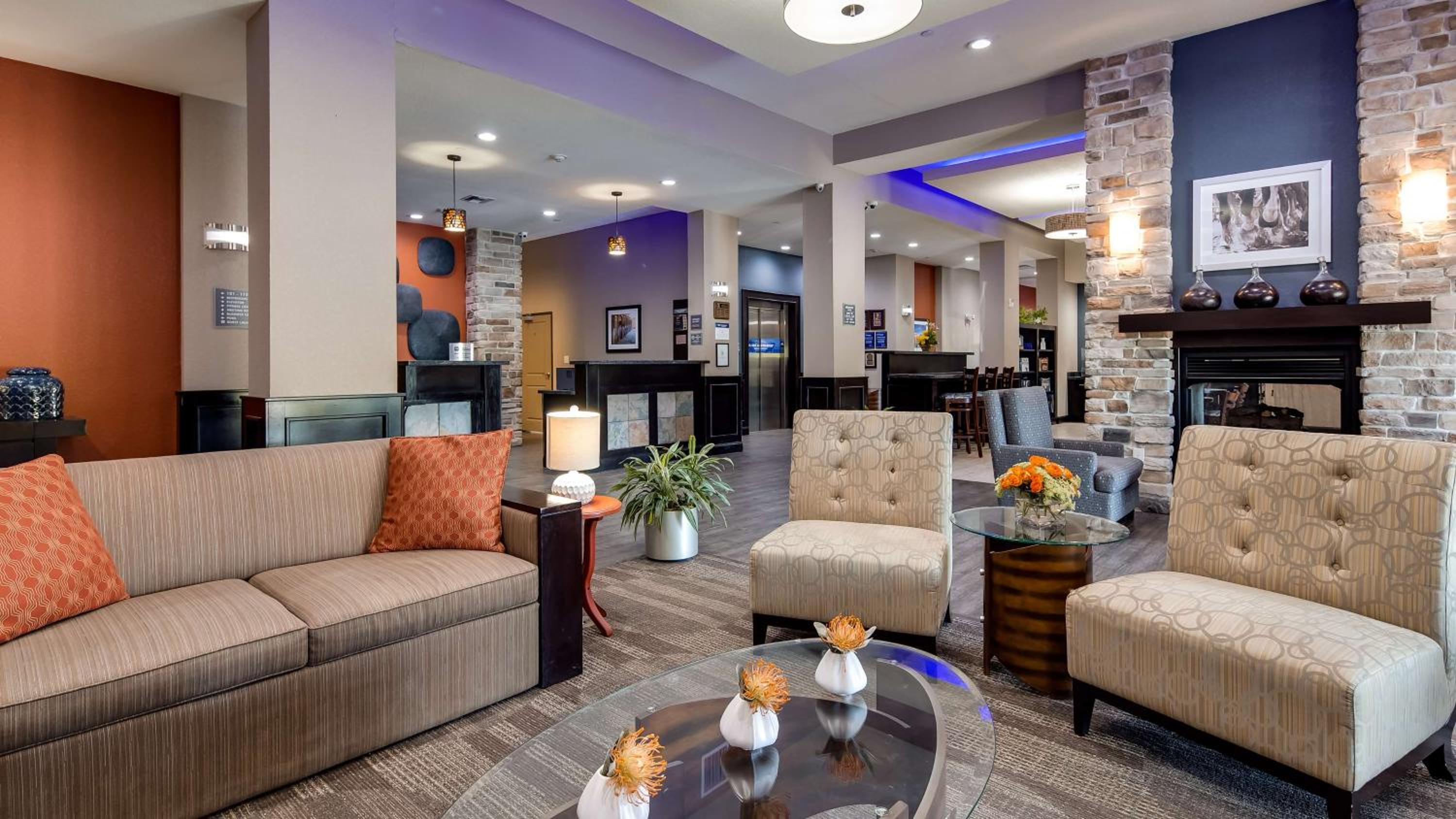 Galveston Vacations - Best Western Plus Lake Jackson Inn  Suites - Property Image 4