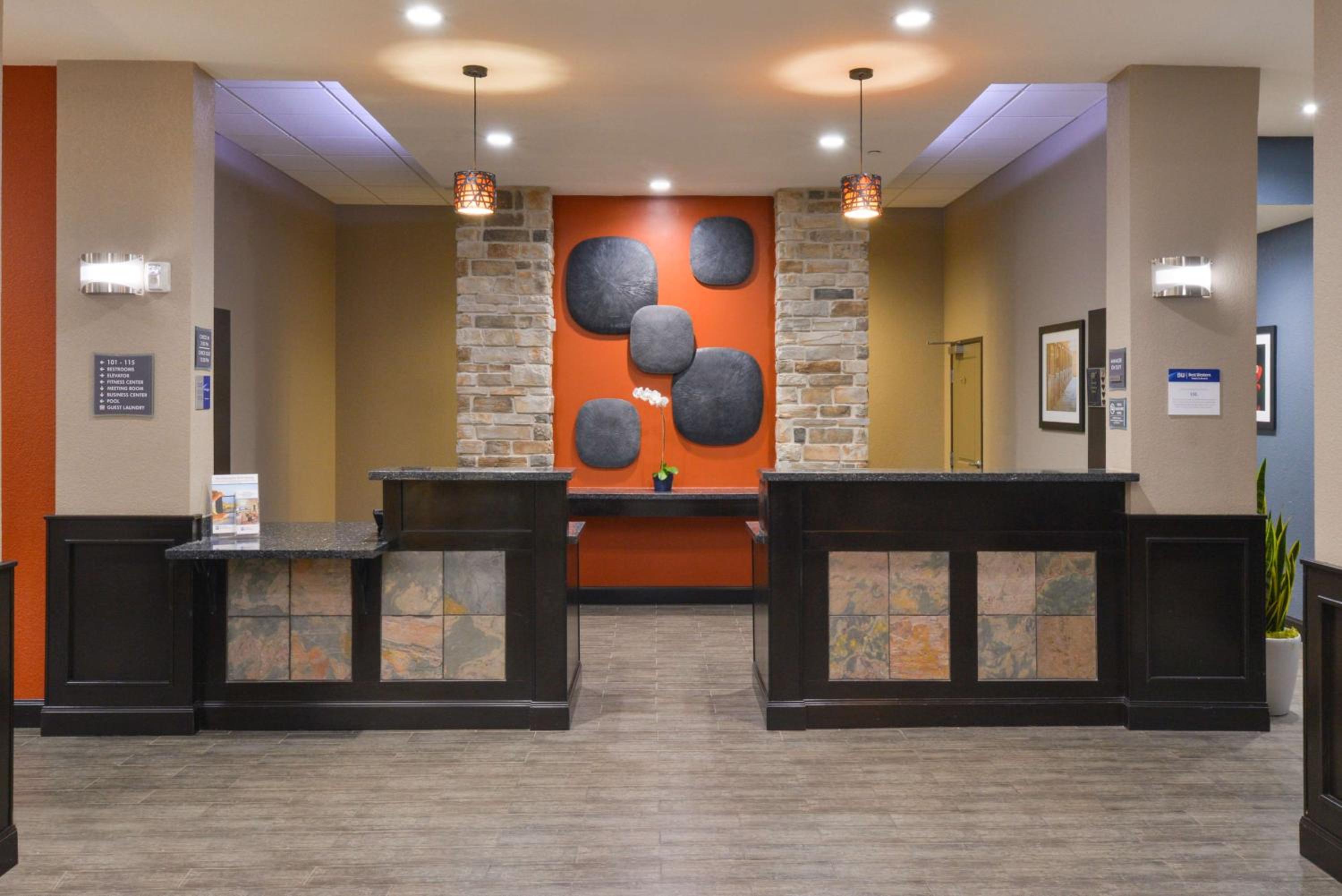 Best Western Plus Lake Jackson Inn  Suites - Property Image 2