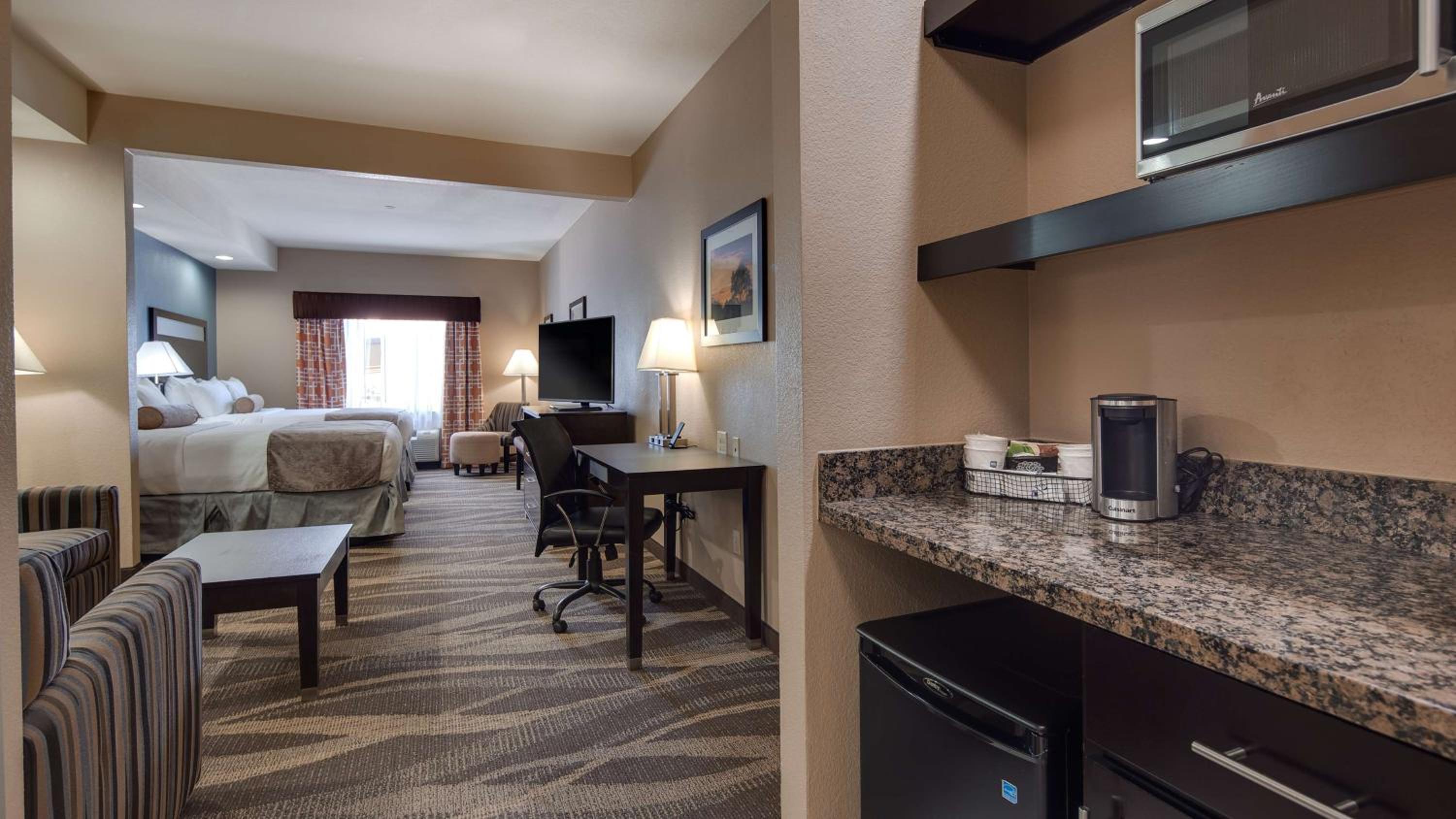 Best Western Plus Lake Jackson Inn  Suites - Property Image 4