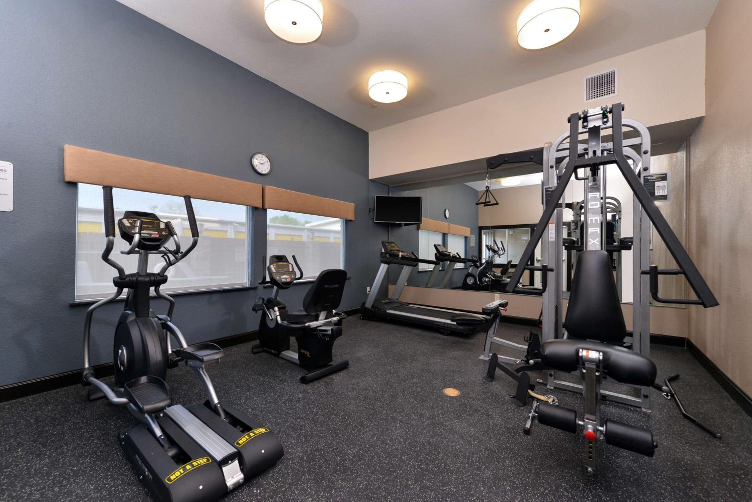 Best Western Plus Lake Jackson Inn  Suites - Property Image 9