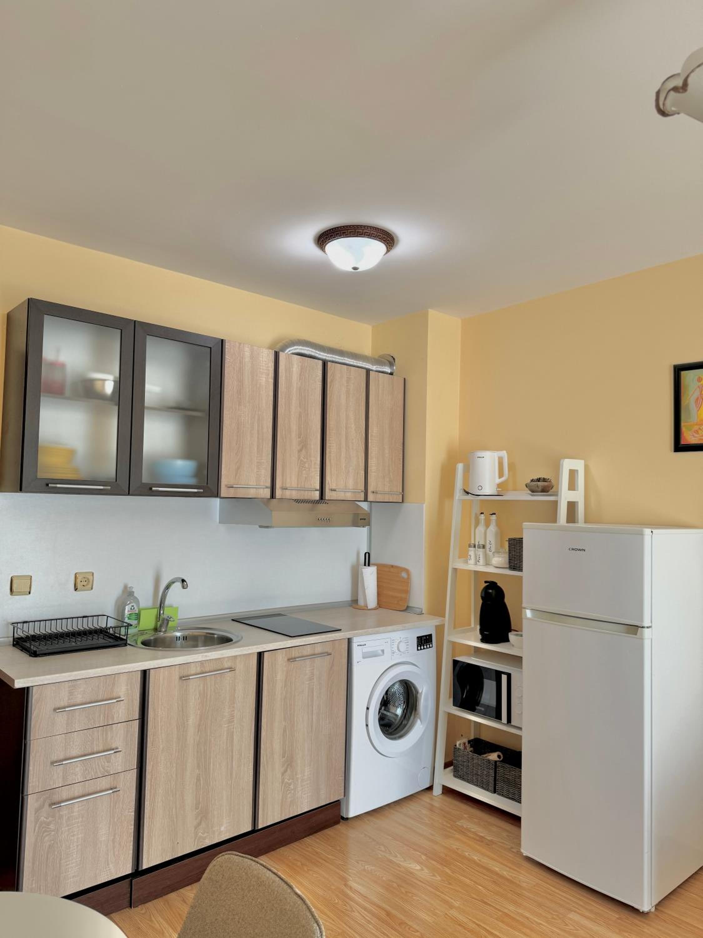 Golden Hermes Apartments