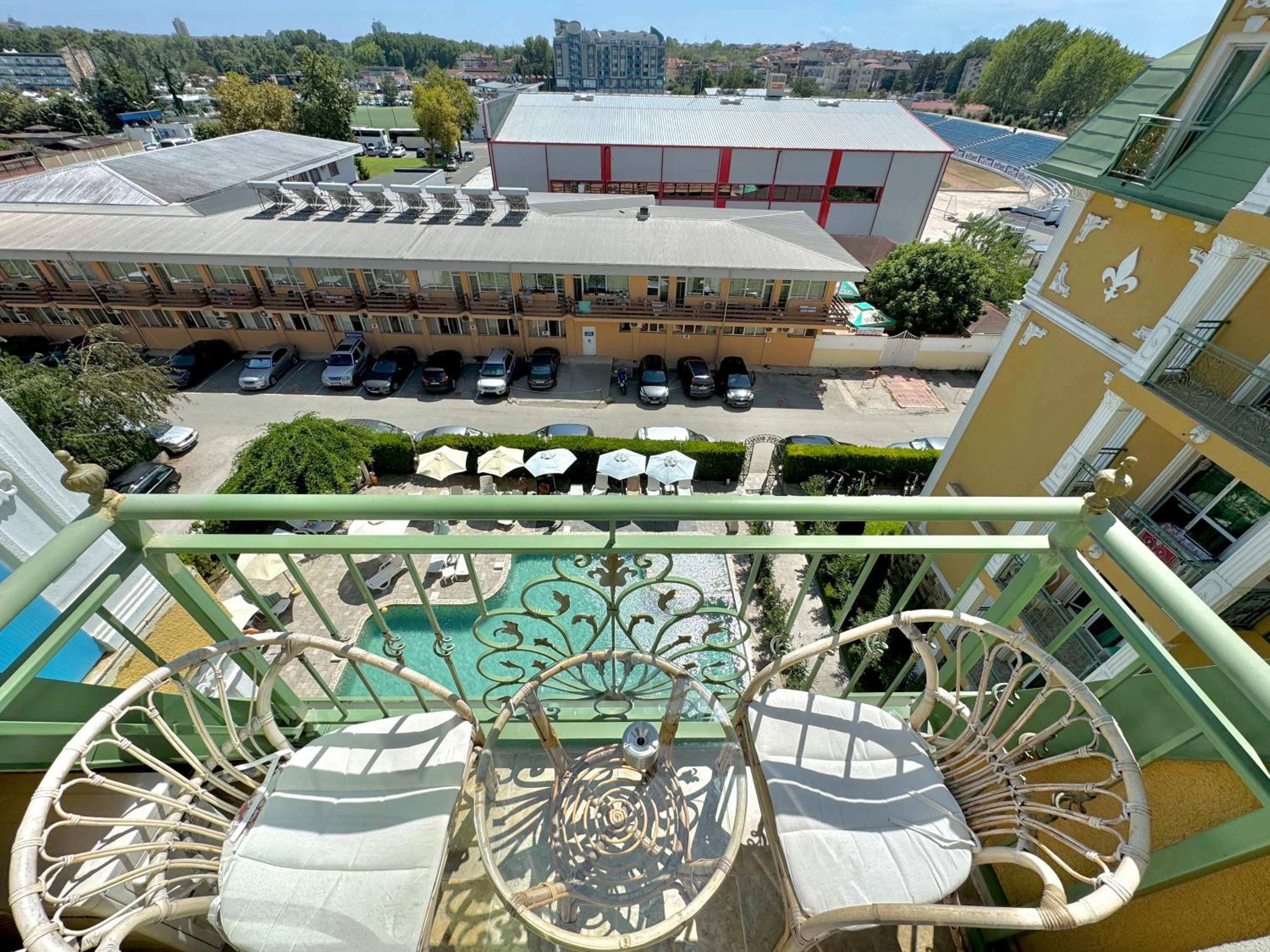 Golden Hermes Apartments