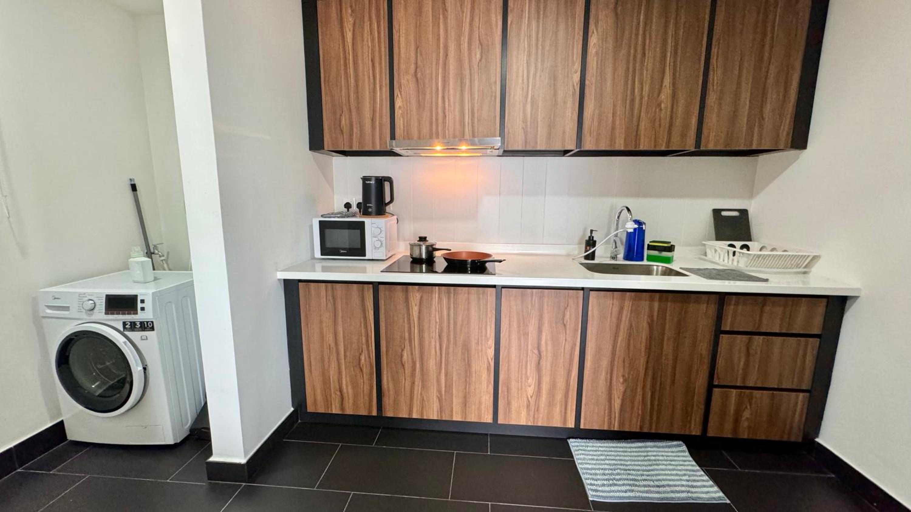 UNA Serviced Apartment by manatidur