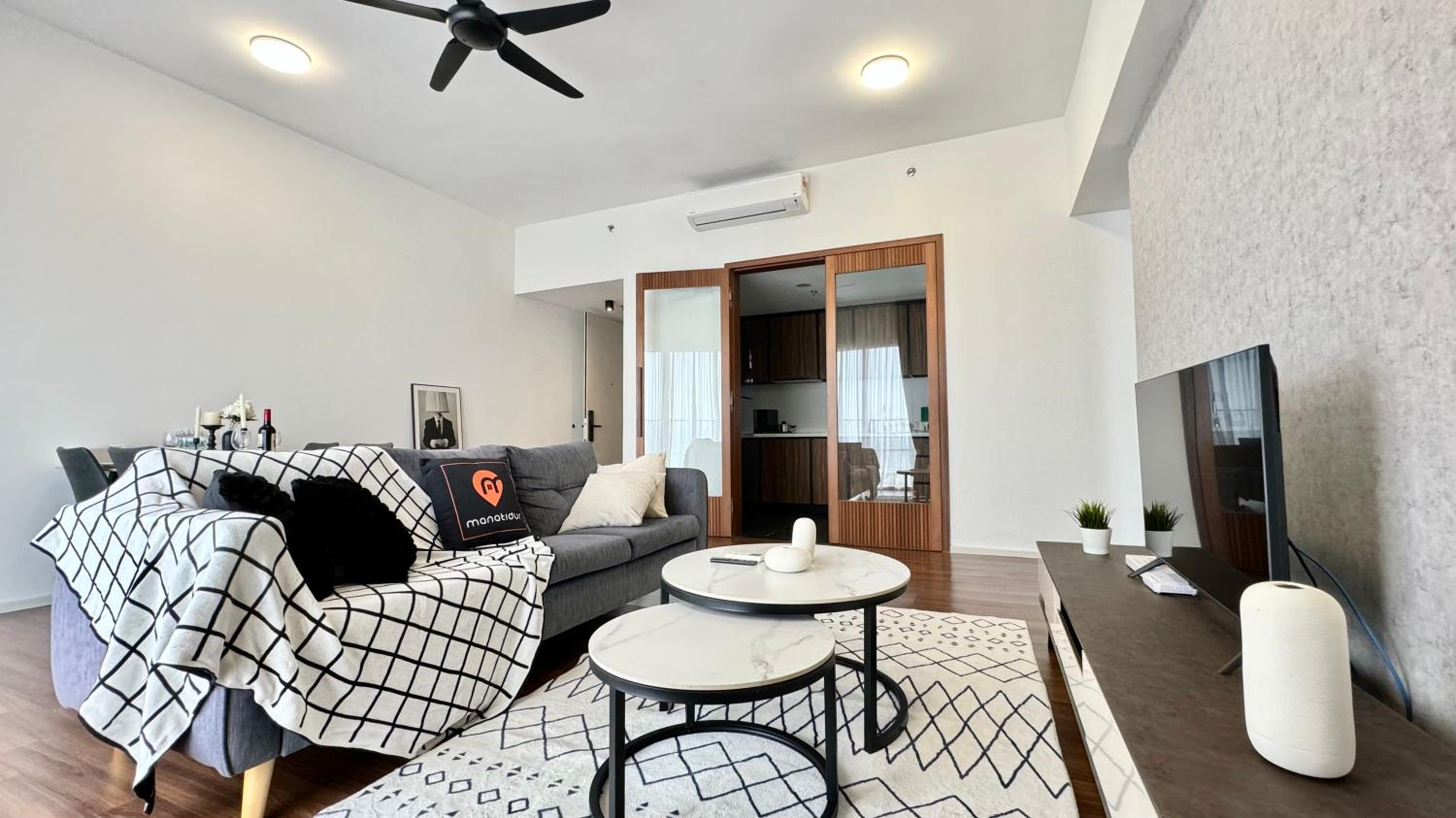 UNA Serviced Apartment by manatidur