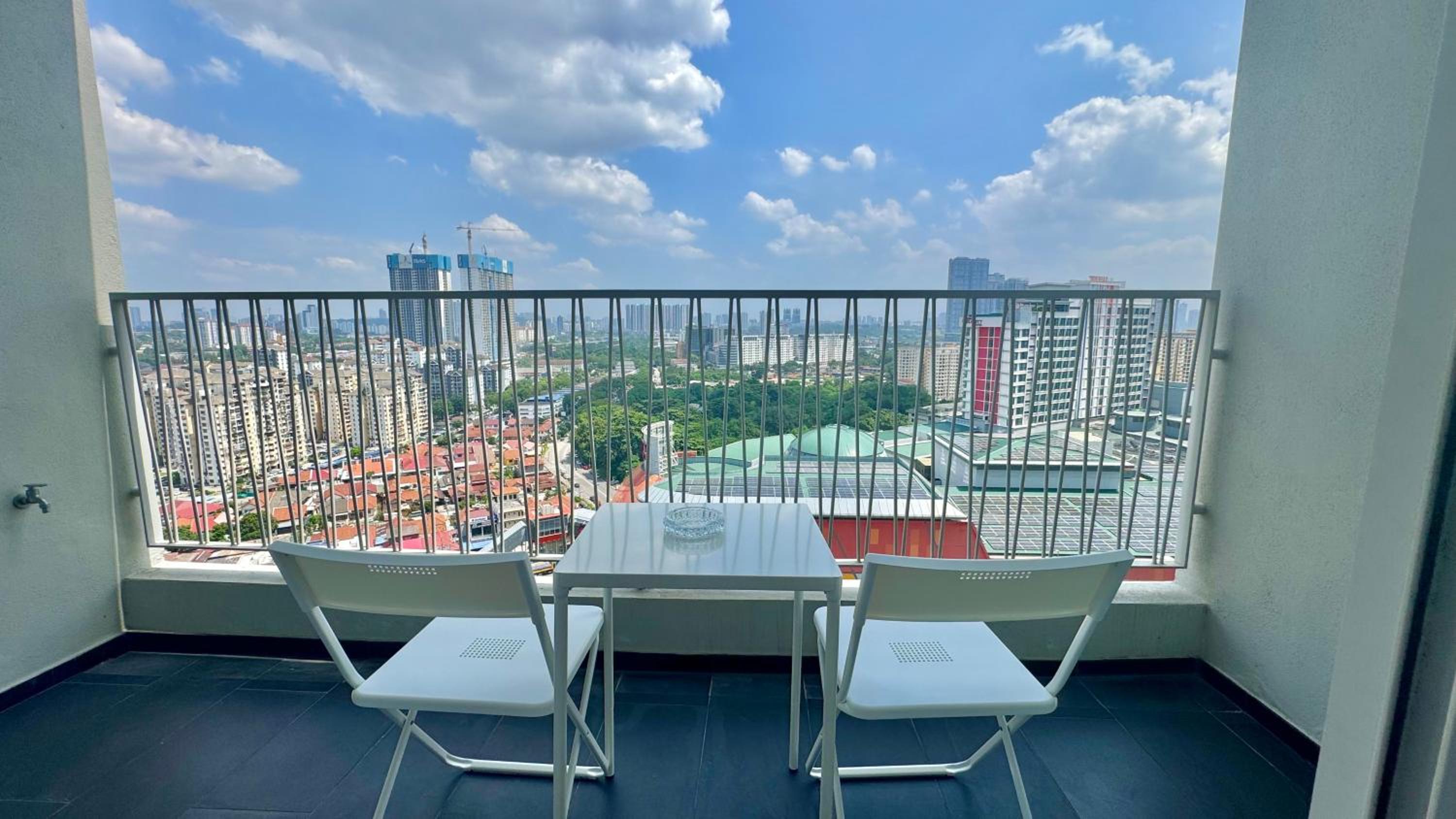 UNA Serviced Apartment by manatidur