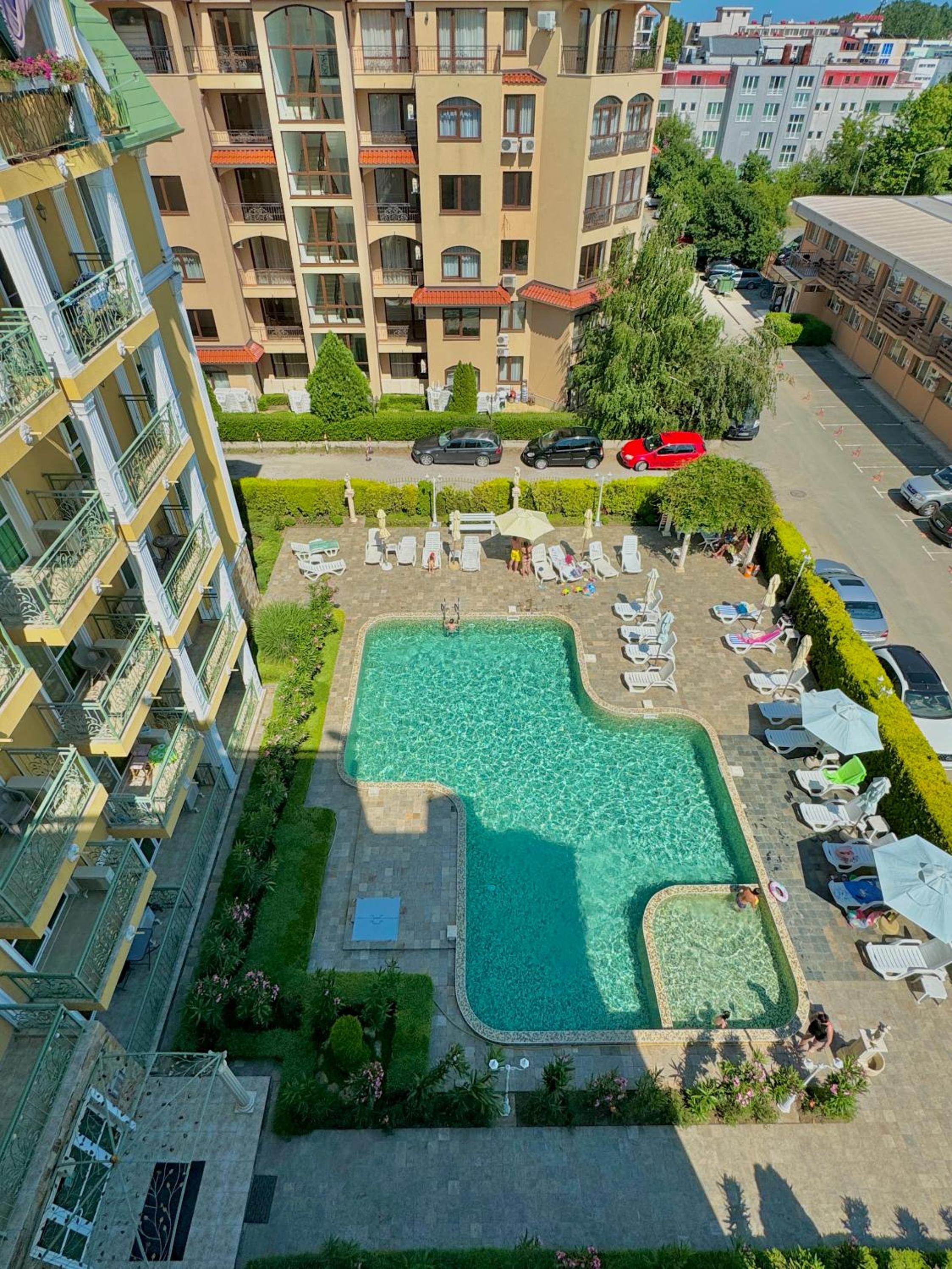 Golden Hermes Apartments