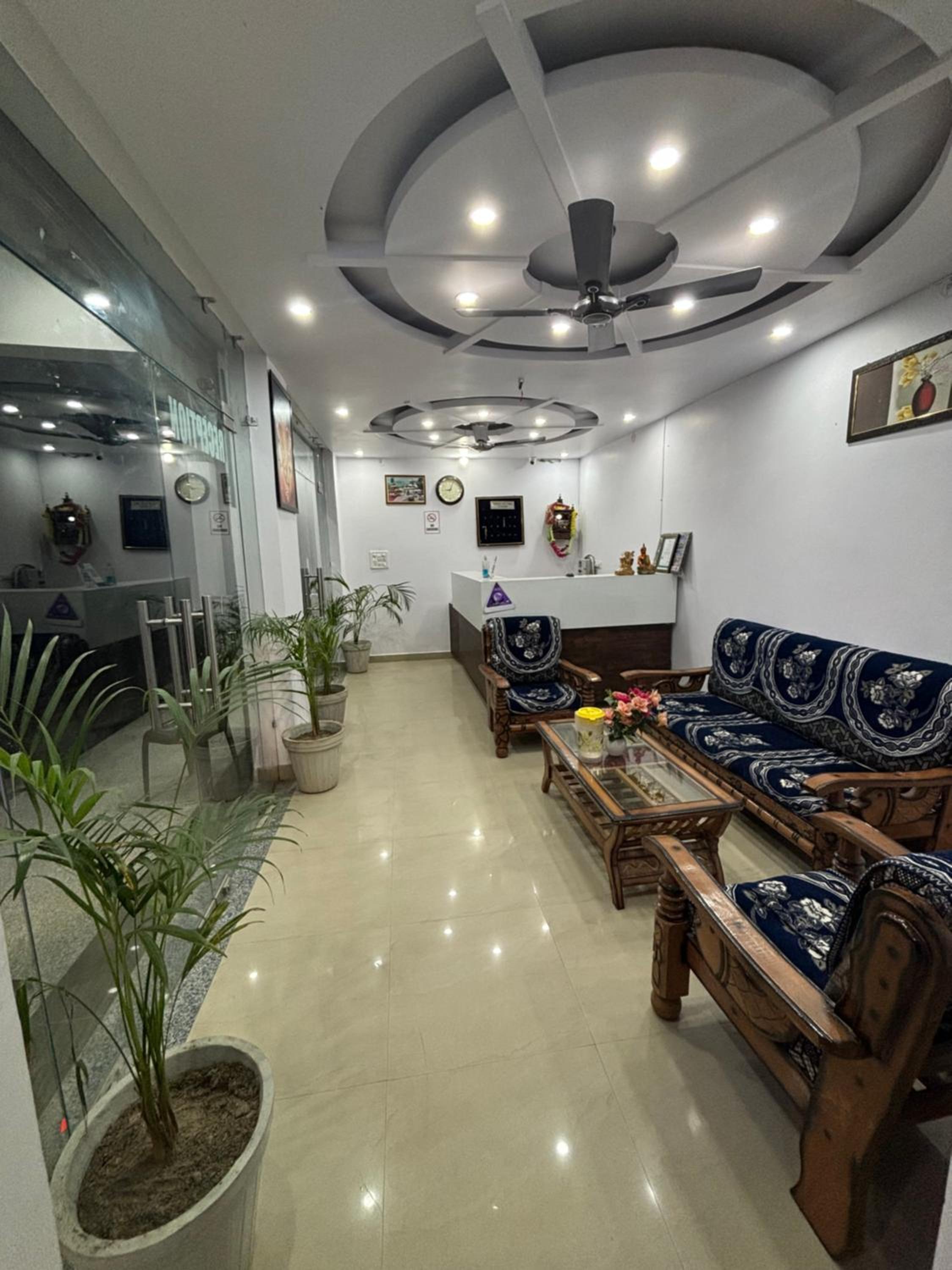 Lobby & Reception