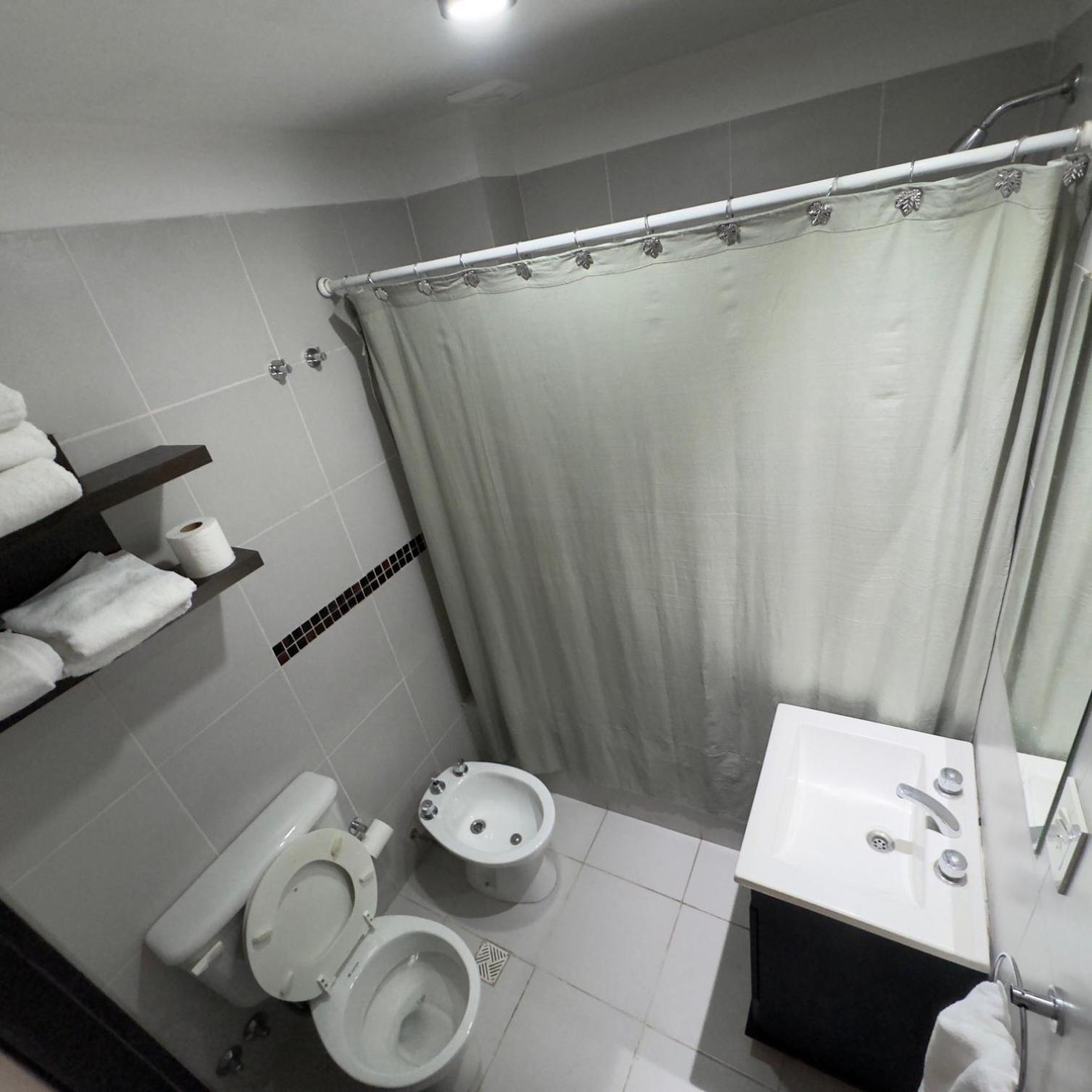 Departamento bien ubicado, espacio amplio y con terraza