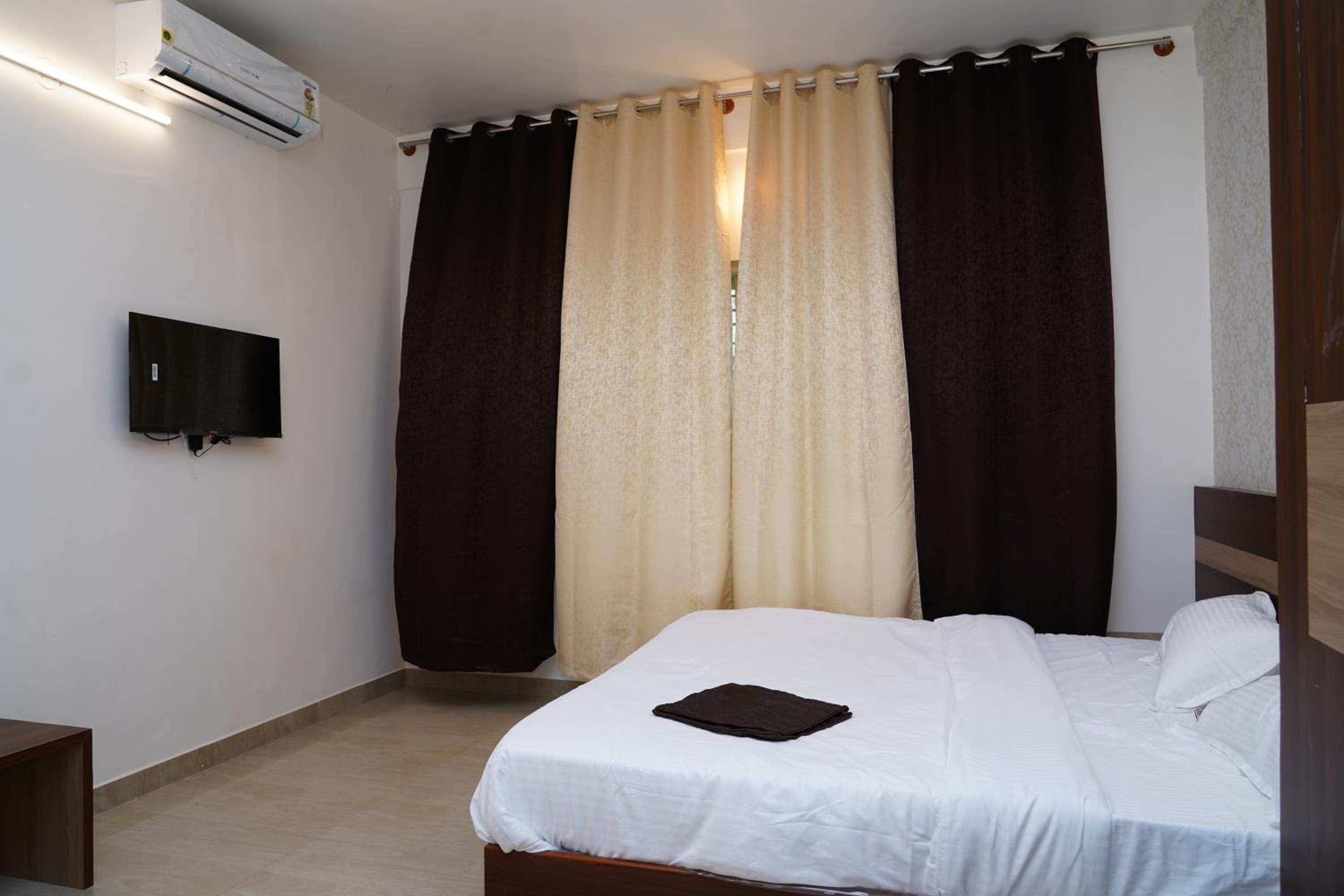 Meridian Rooms and Service Apartment view 3