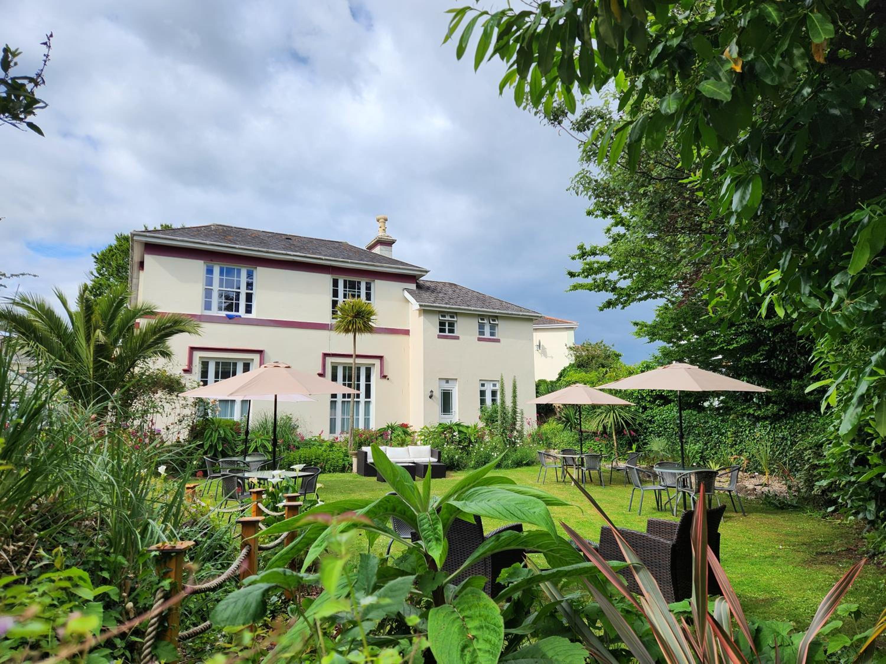 Rose Court Holiday Apartments