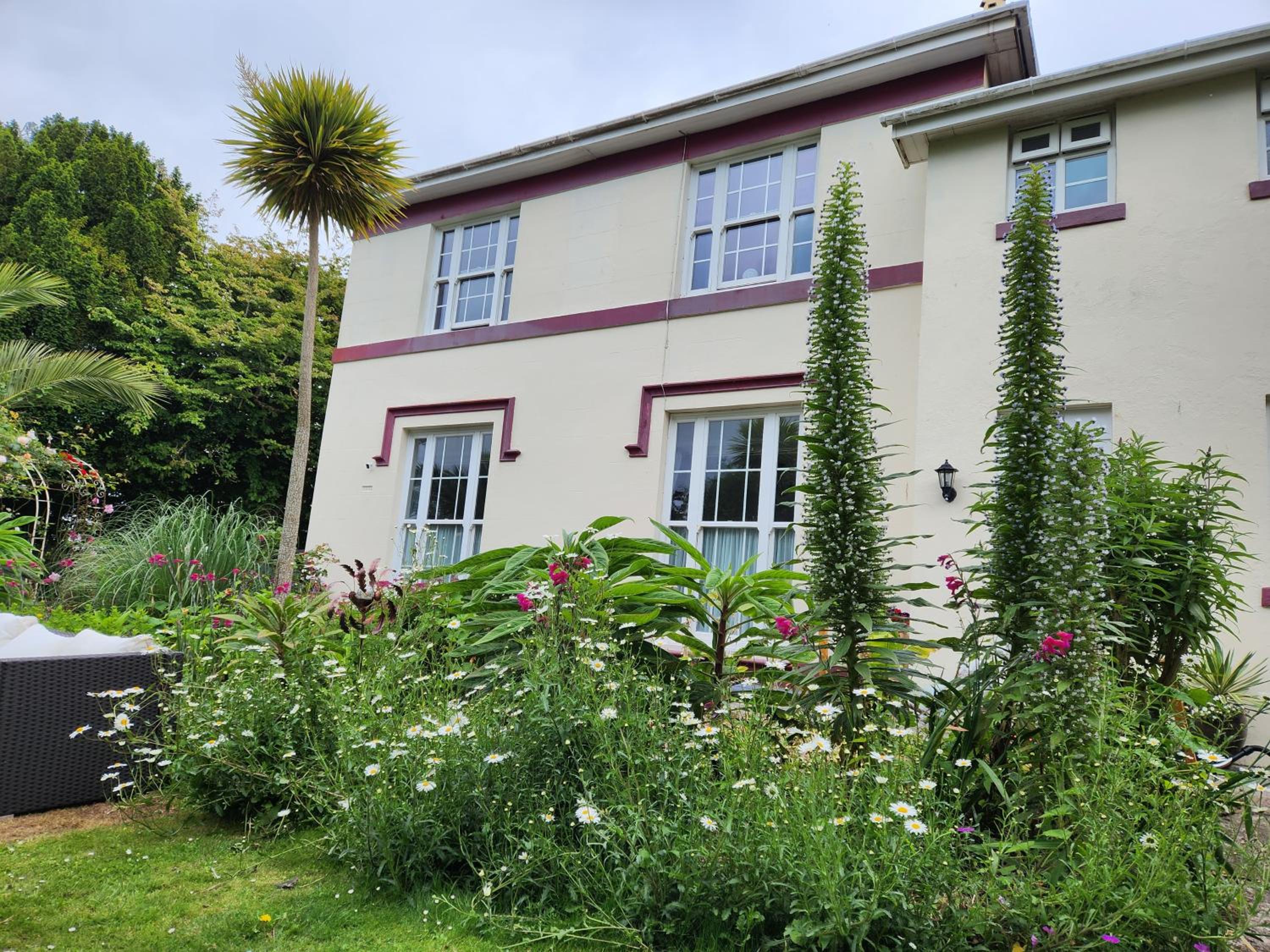 Rose Court Holiday Apartments