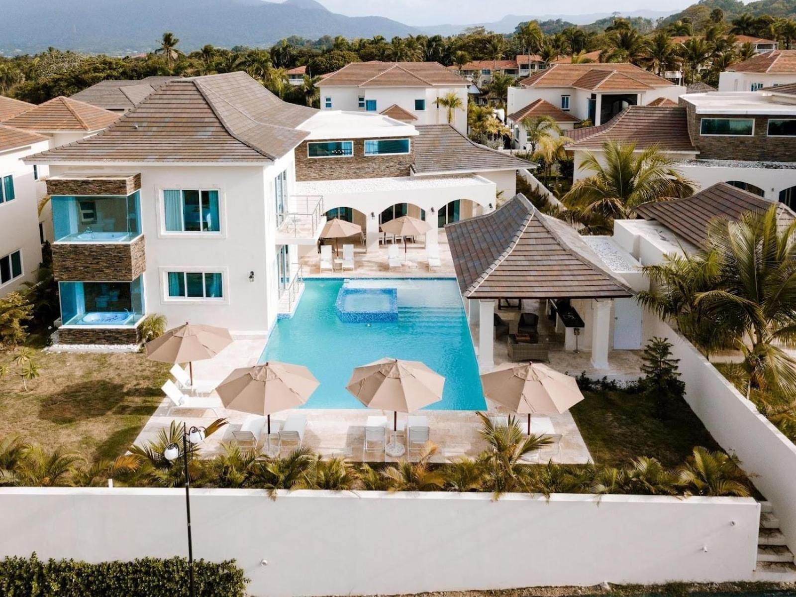 Royal 3 Bedroom Villa Lifestyle view 4