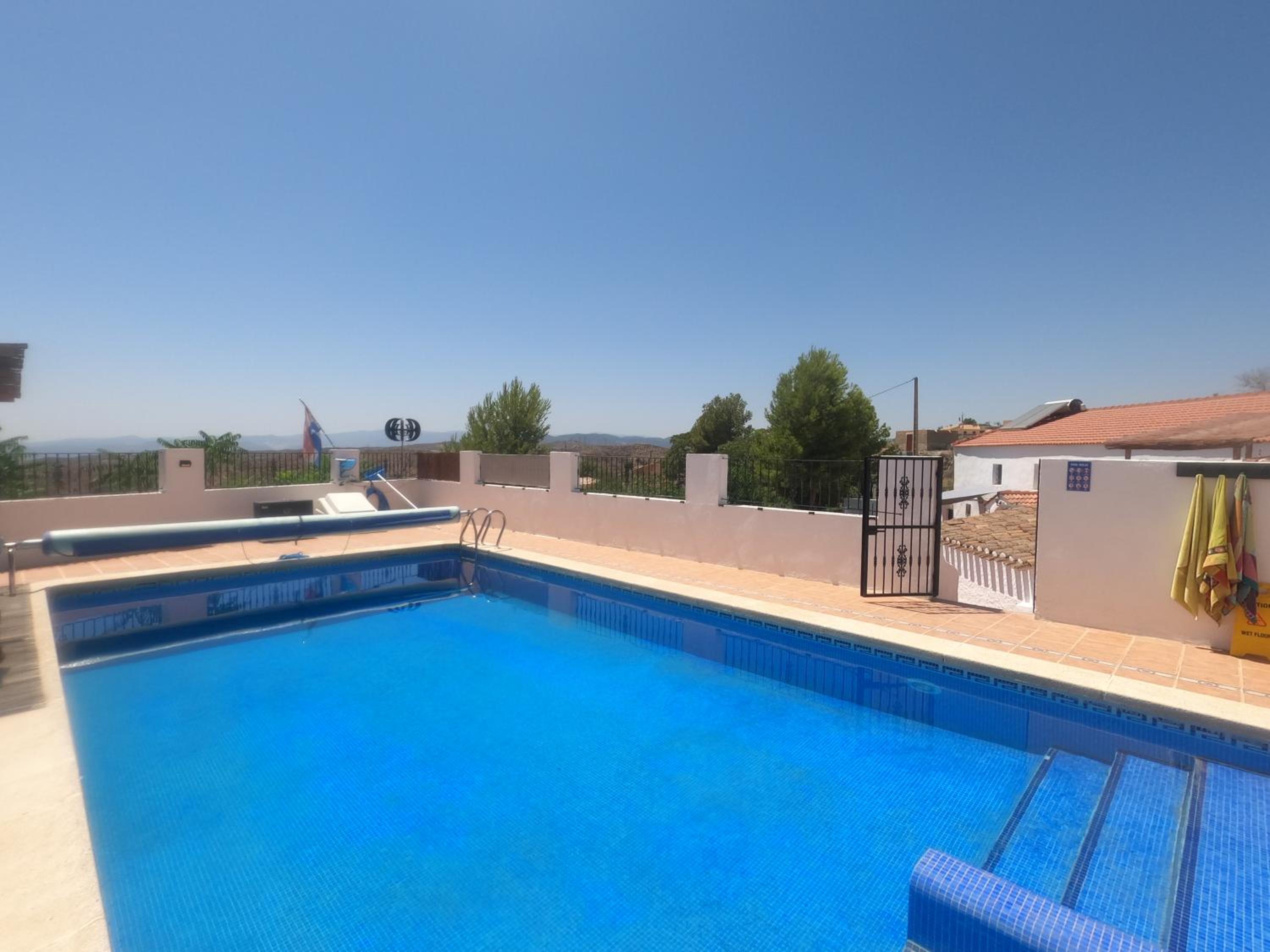 Cortijo naturista con vistas-clothing optional