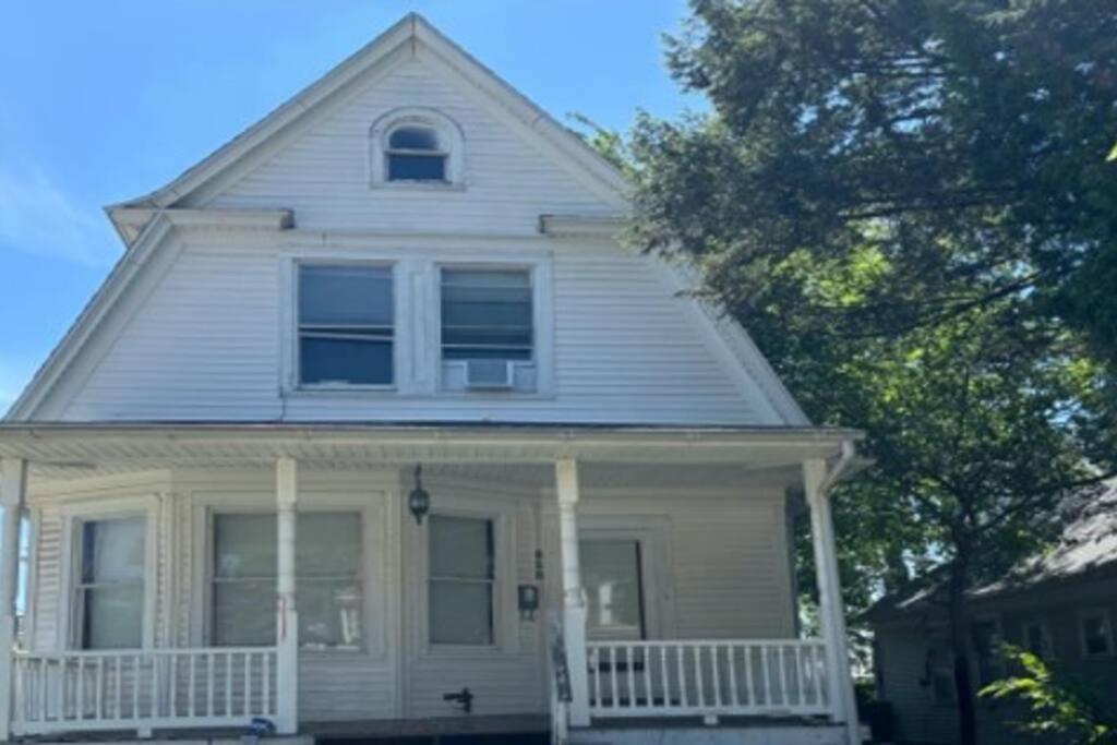 Victorian Home Sleeps 10 Fenced 4BR Full Kitchen Steps2 YCP view 2