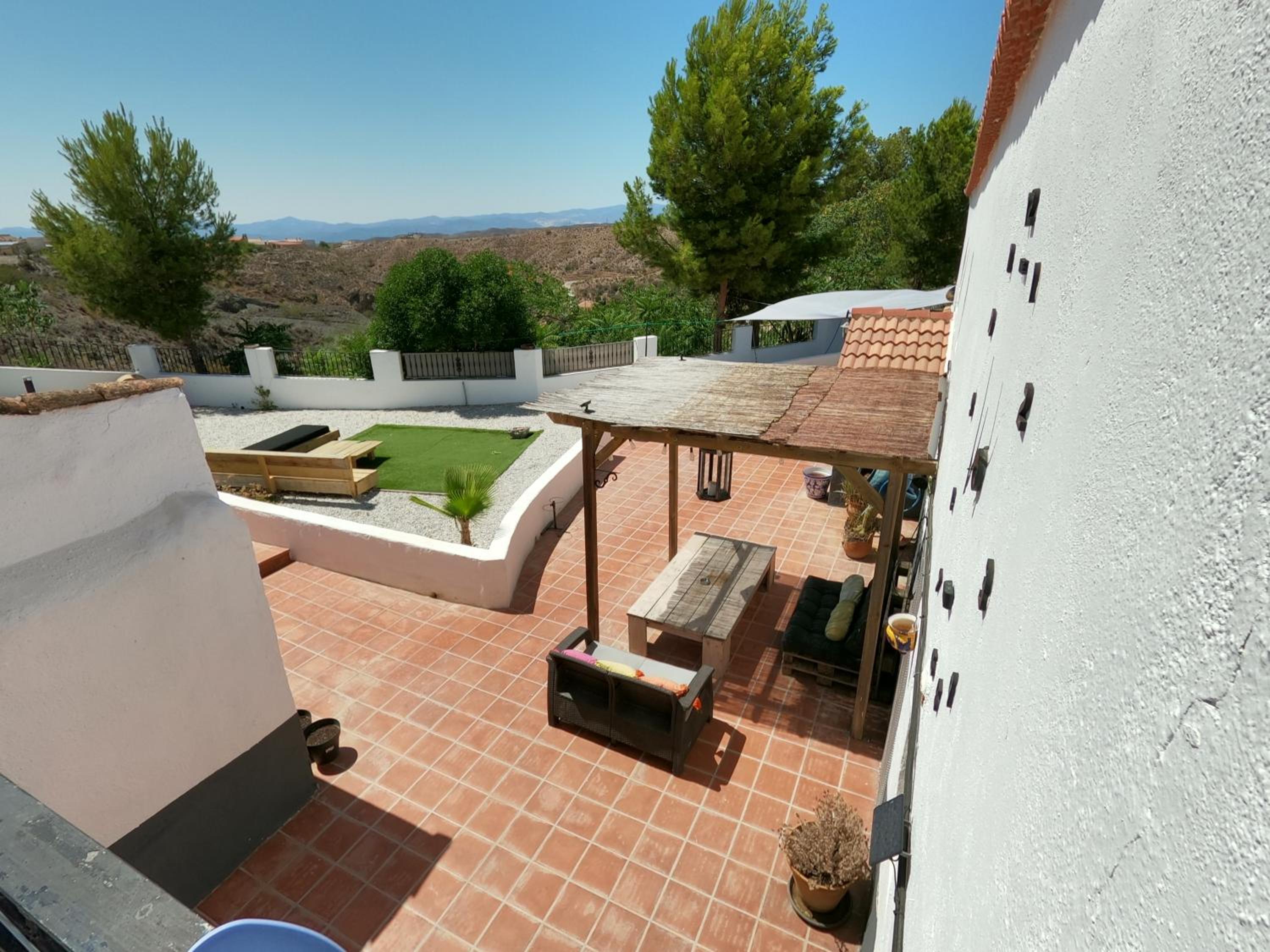 Cortijo naturista con vistas-clothing optional