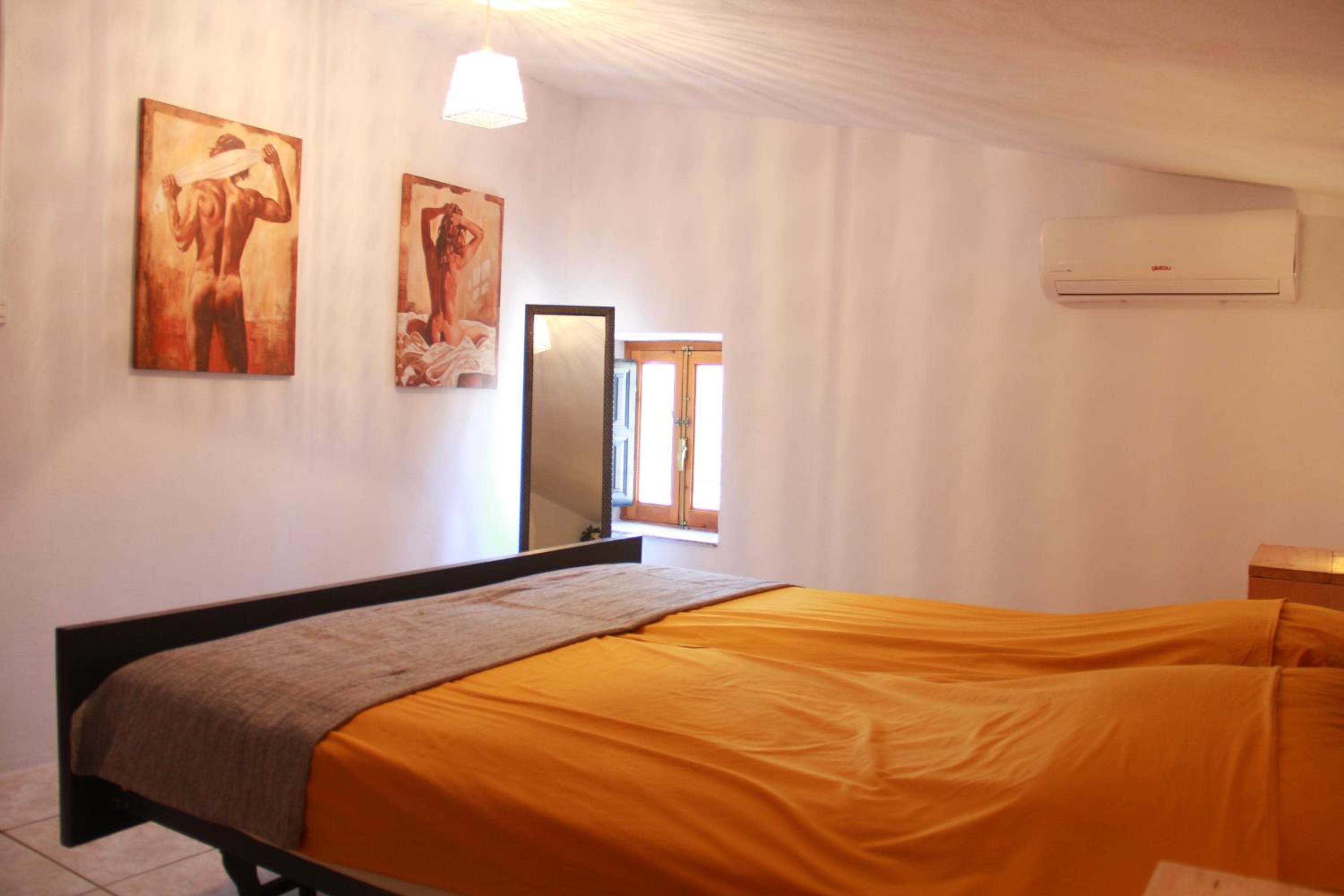 Cortijo naturista con vistas-clothing optional