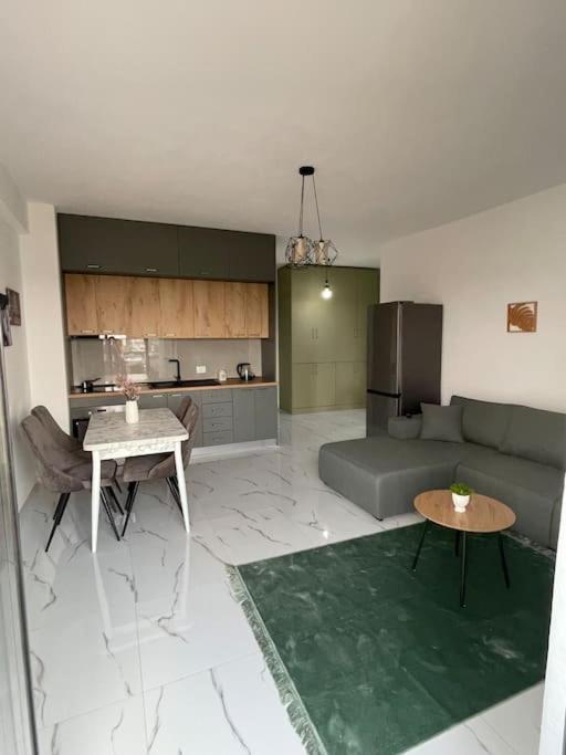 Relax apartment, Side Sea View, Golem, Albania