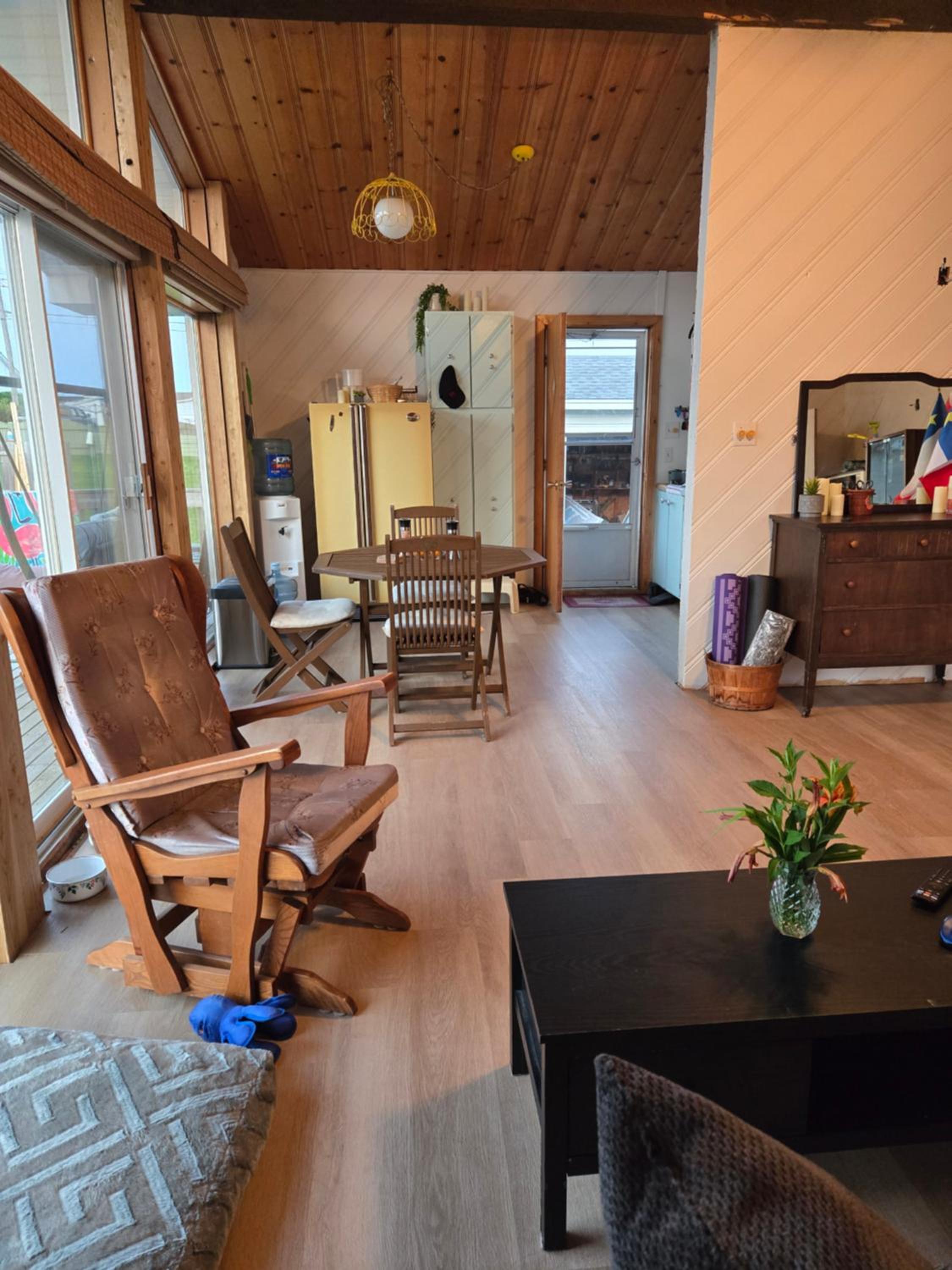 Cozy cottage with private beach access