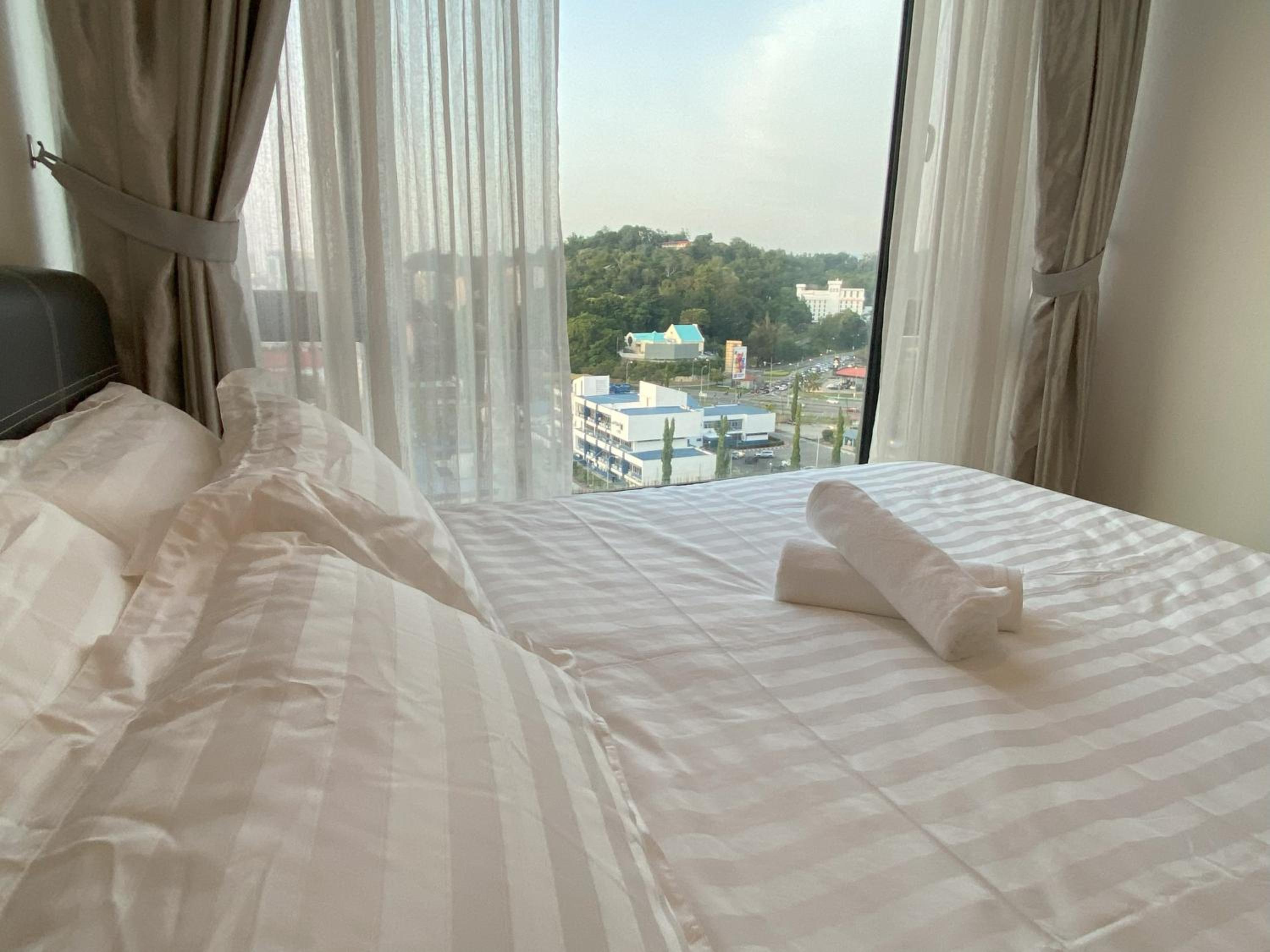 Sky Suite Kota Kinabalu-2R1B-Up to 8 pax-5 mins drive to Imago, Sutera Ave, Riverson & KKTimeSquare photo 5