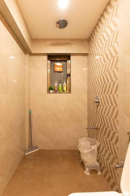 Modern, Elegant, Serene 2bhk Apt nr BKC & Airport view 3