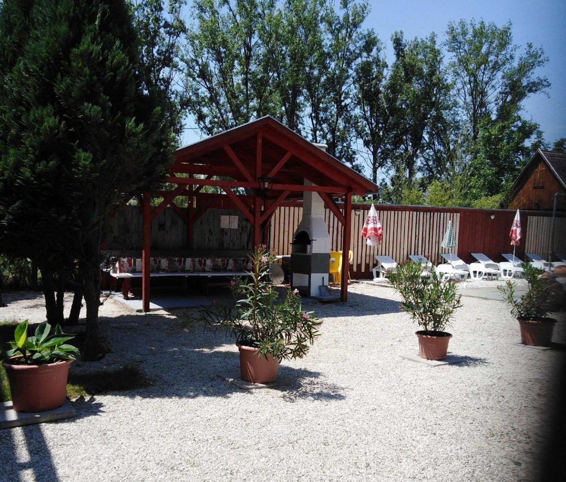Wohnung direkt am See mit Klima, Garten und Pool view 3