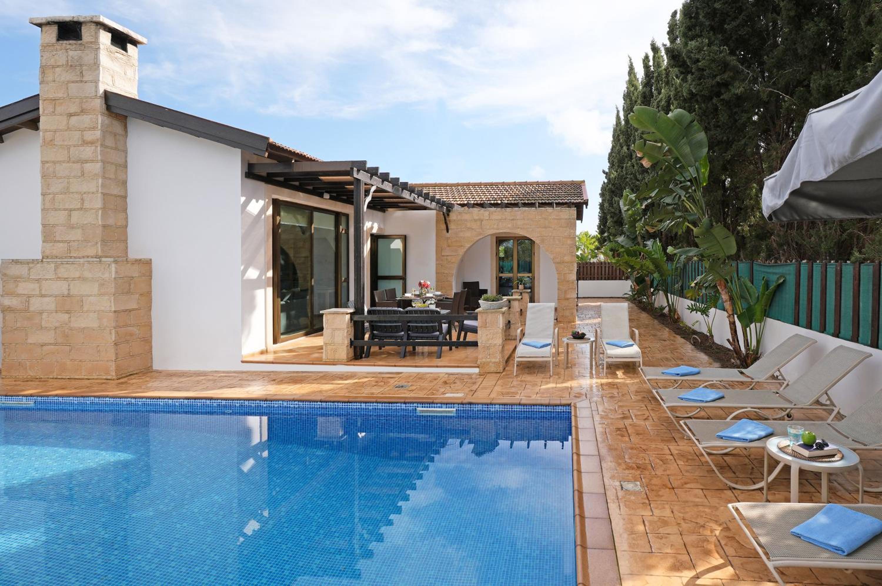 Villa Anthia - 2bed with Large Pool