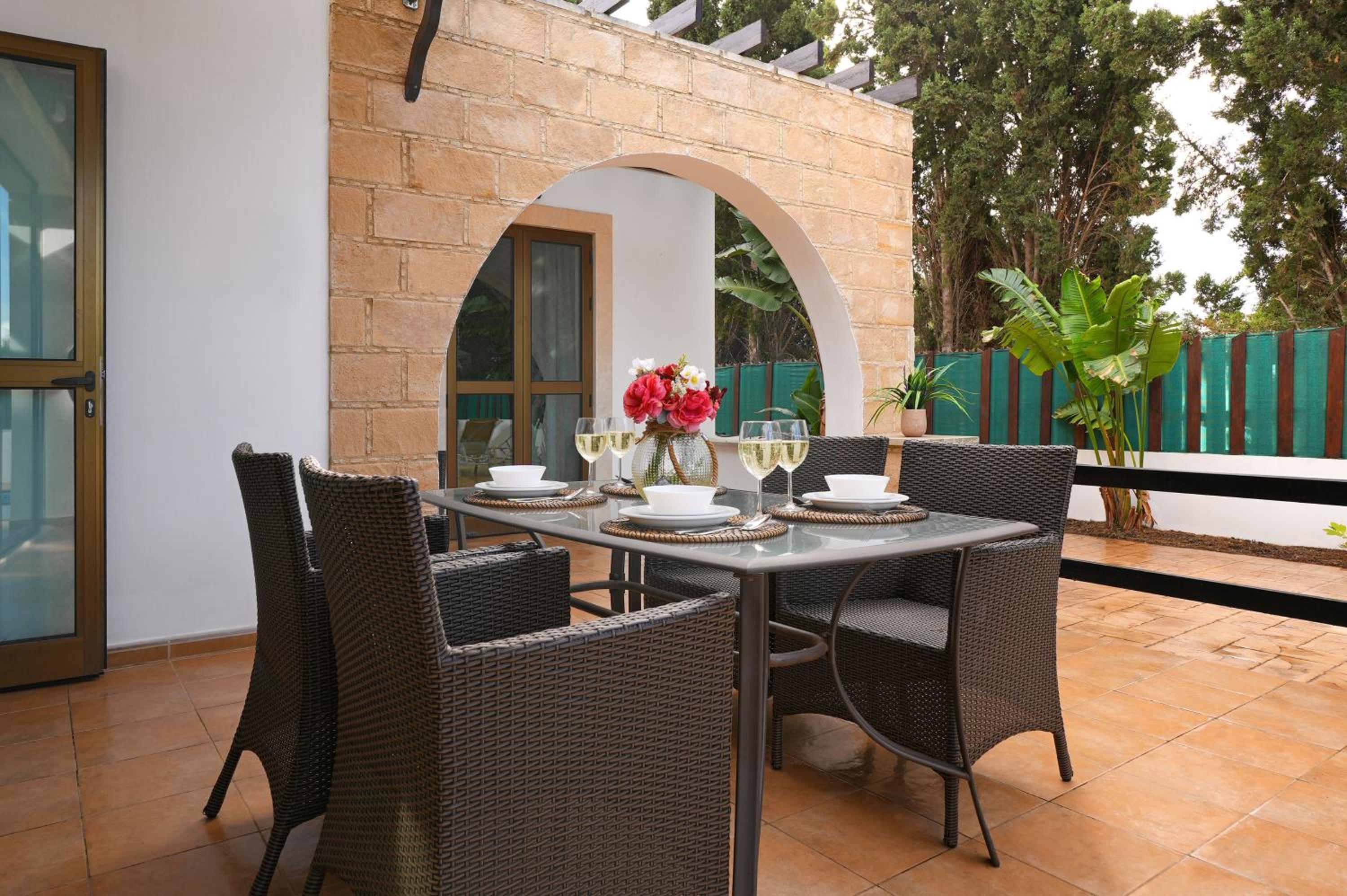 Villa Anthia - 2bed with Large Pool