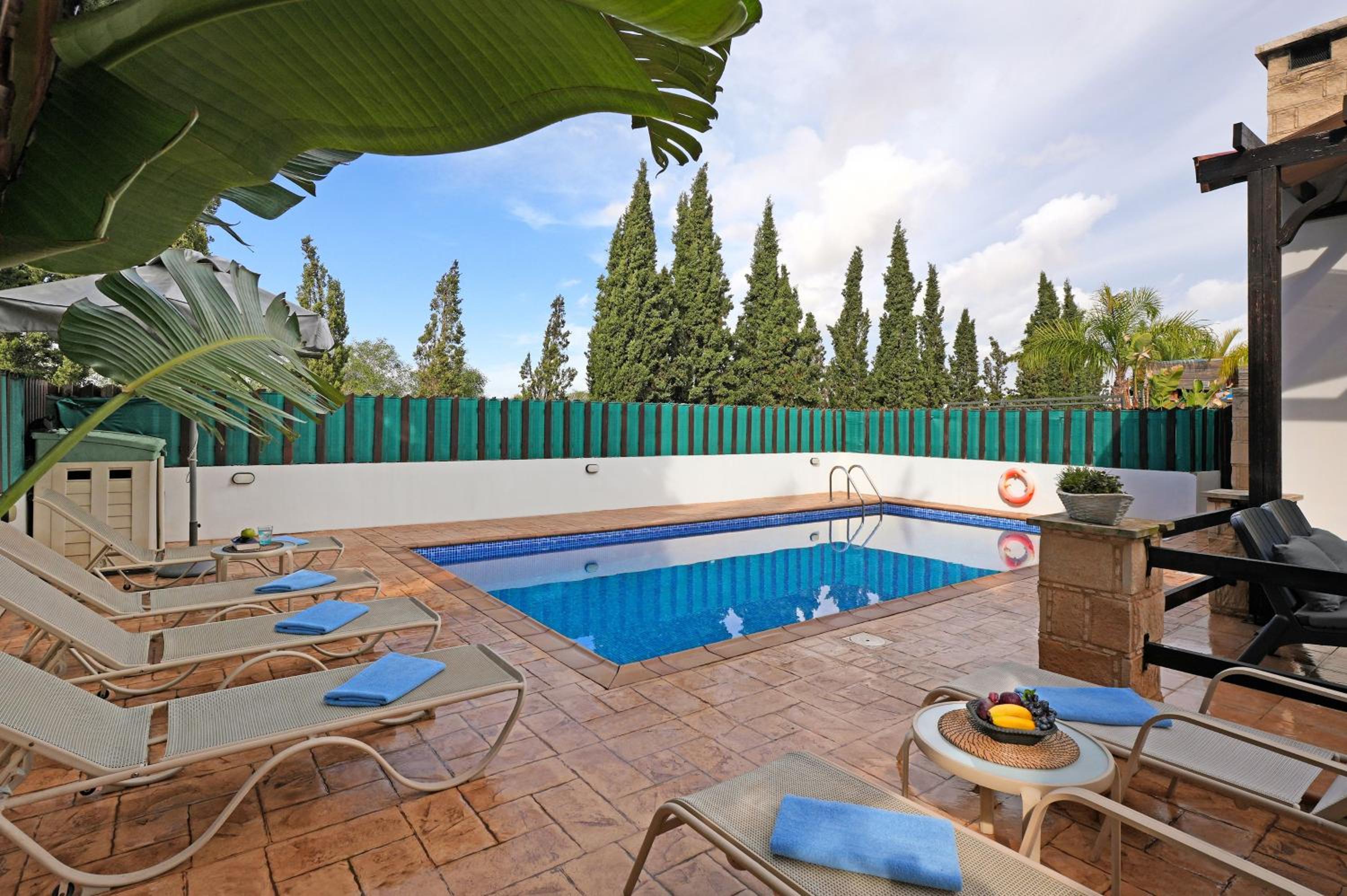 Villa Anthia - 2bed with Large Pool