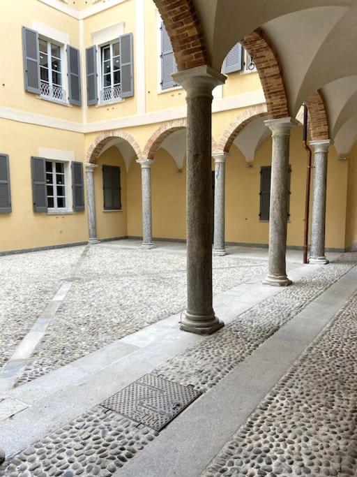 Luca's Luxury Flat in Palazzo Diaz-Private Parking 10 min Walk-Fee view 3