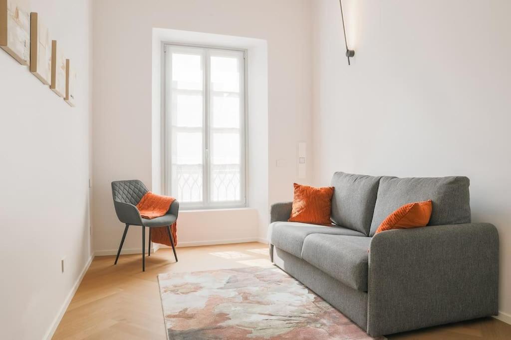 Luca's Luxury Flat in Palazzo Diaz-Private Parking 10 min Walk-Fee view 5