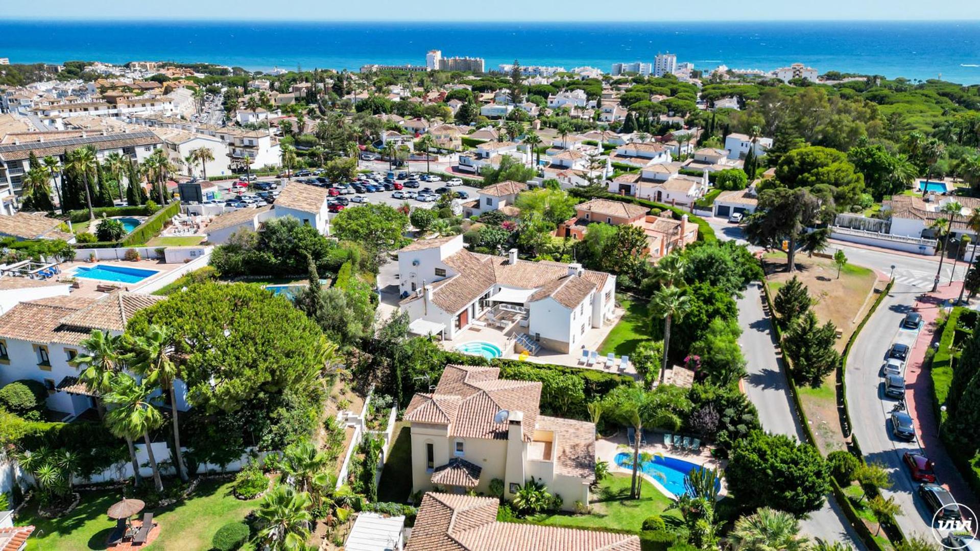 ViVi Homes -Villa Alpetona Private Pool, Garden & Terrace