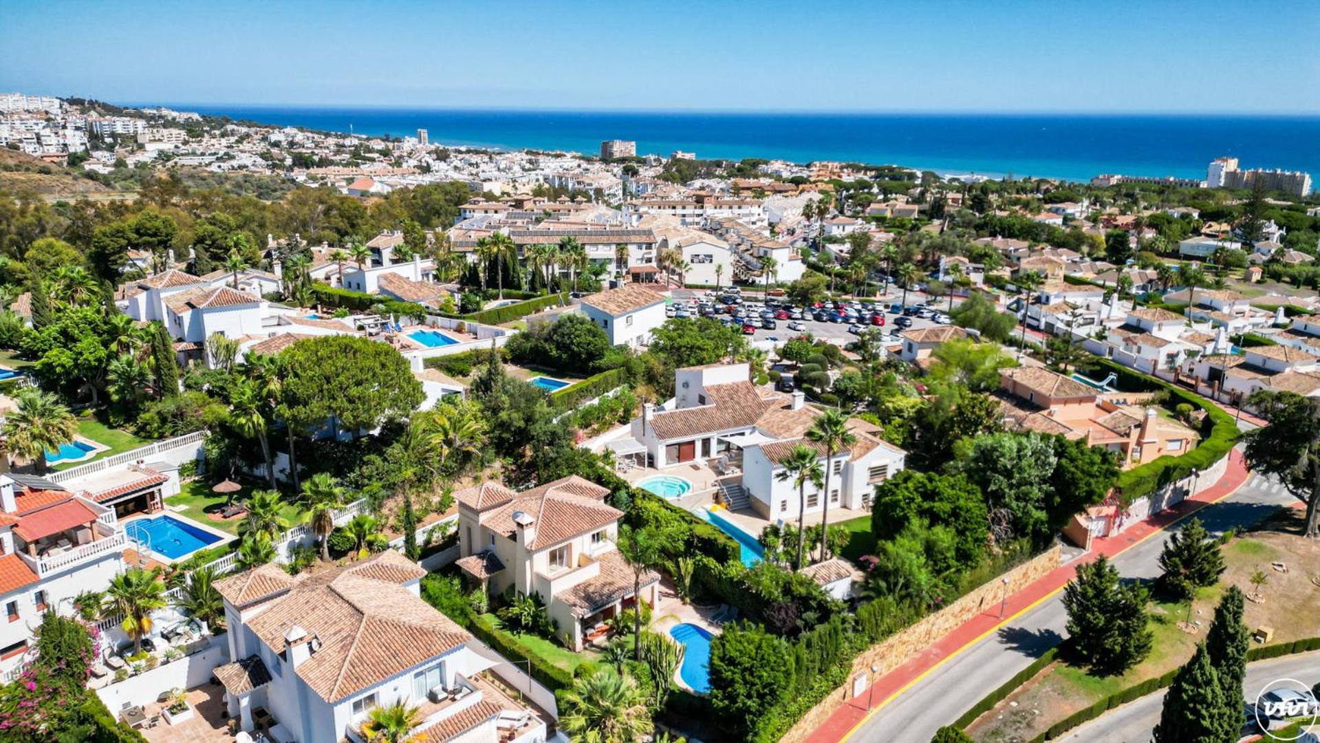 ViVi Homes -Villa Alpetona Private Pool, Garden & Terrace