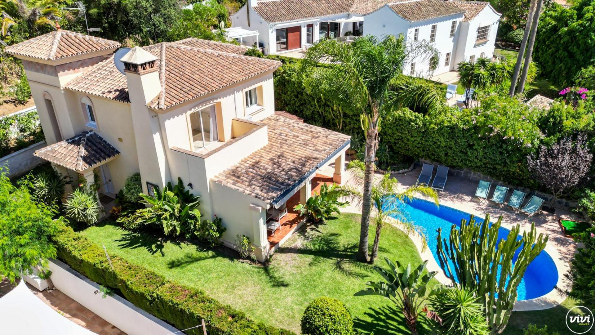 ViVi Homes -Villa Alpetona Private Pool, Garden & Terrace
