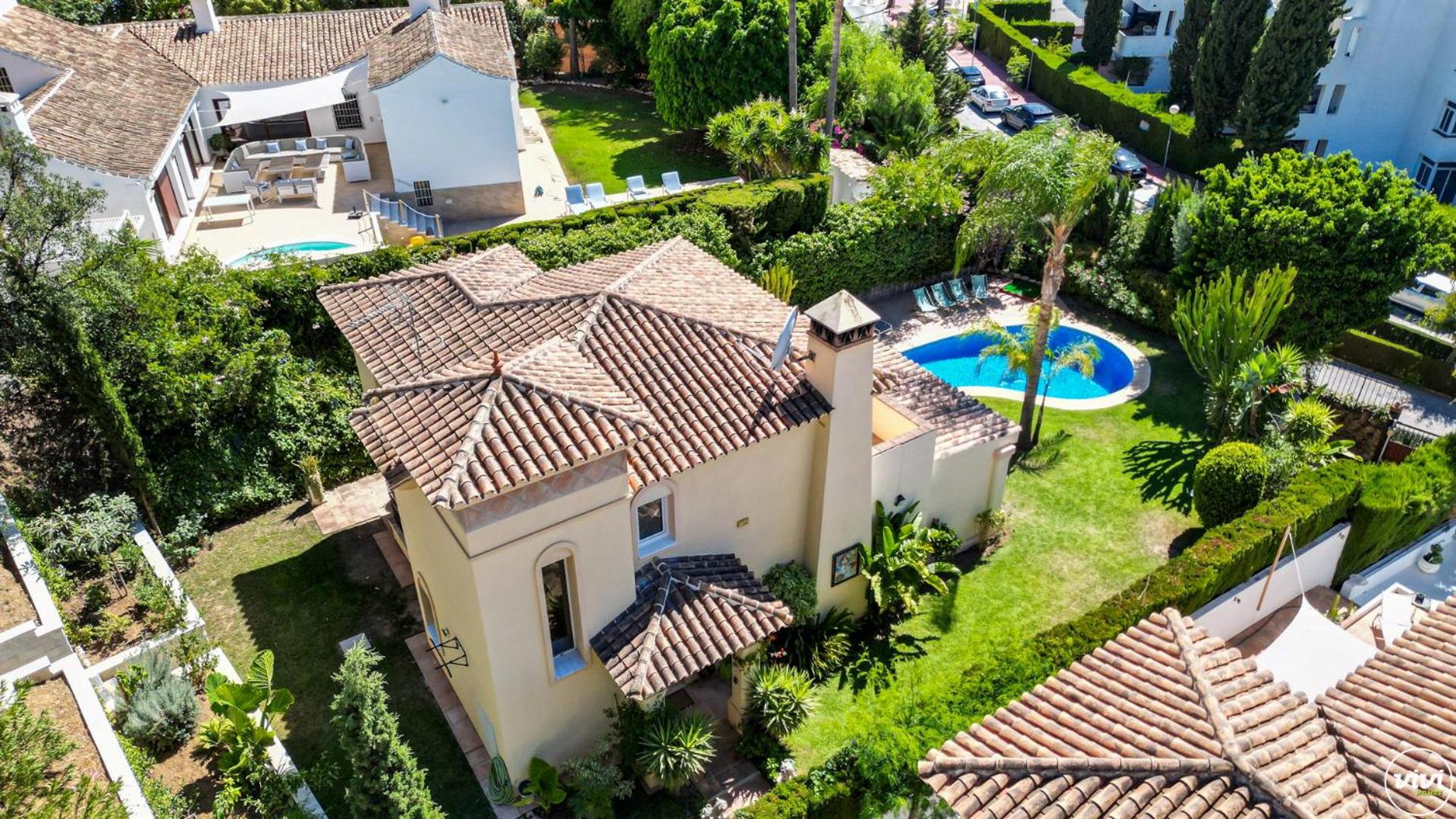 ViVi Homes -Villa Alpetona Private Pool, Garden & Terrace