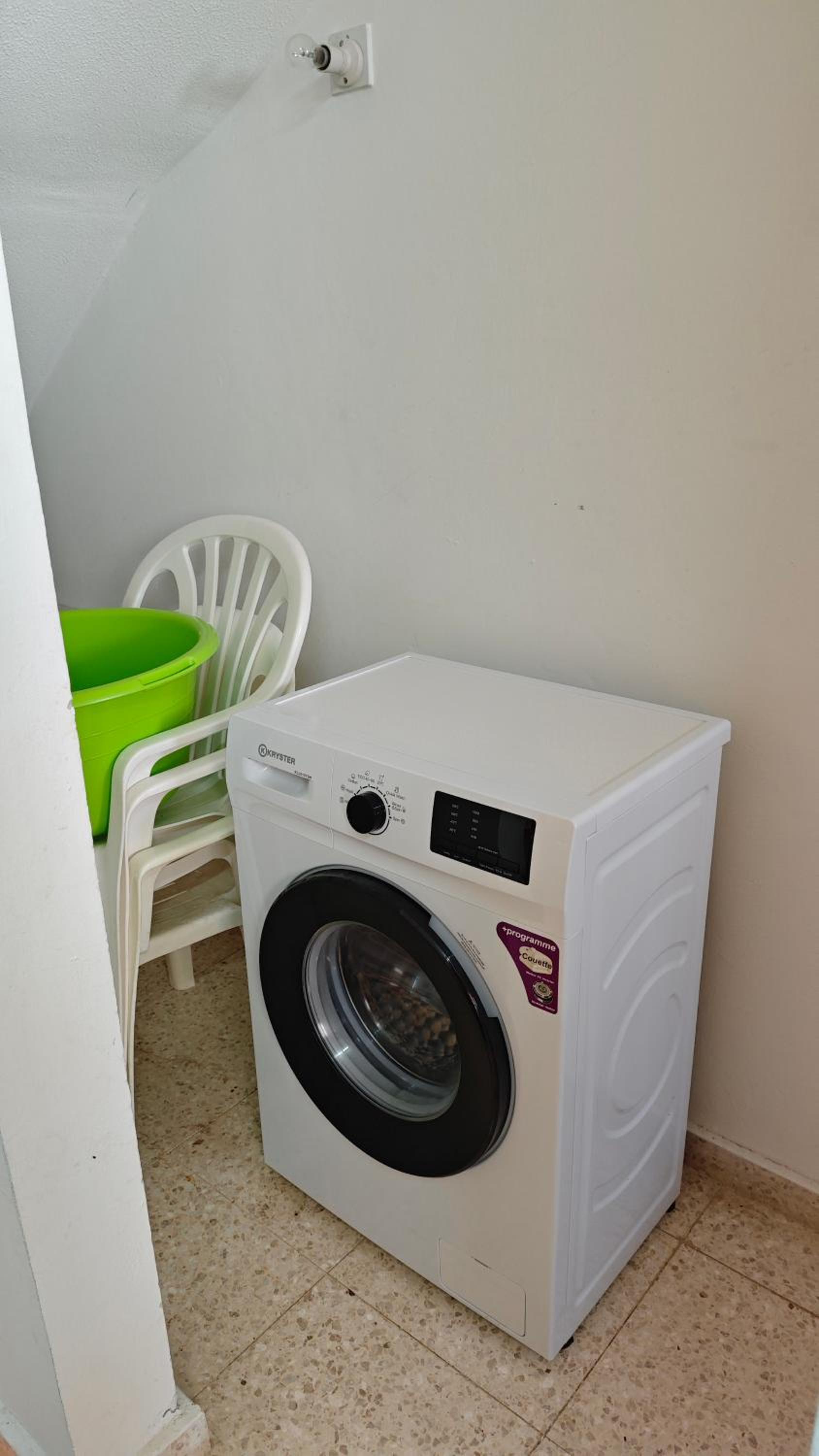 Manors Seaside 2BR House 100m from the Beach & Free Parking